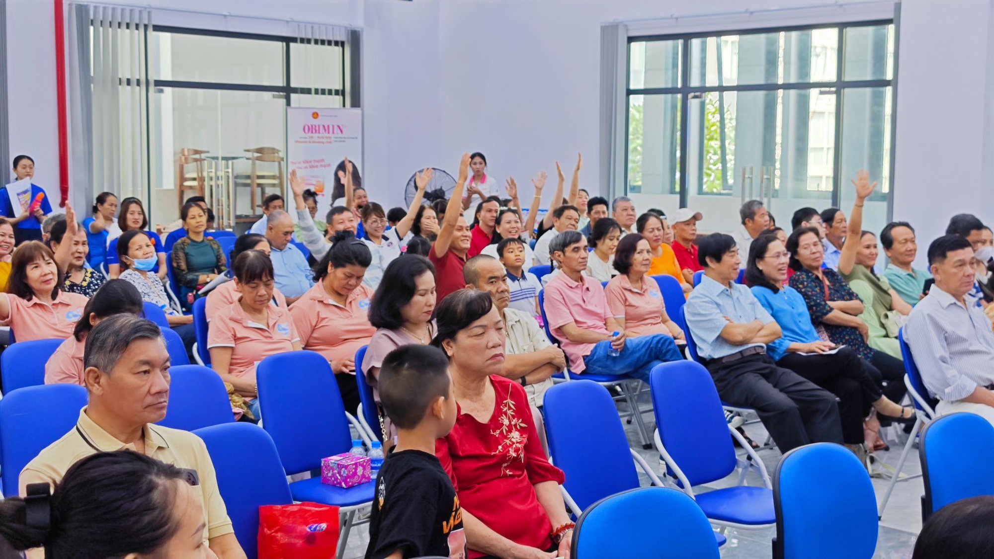 Cứ 3 phụ nữ, có một người bị loãng xương - Ảnh 3.