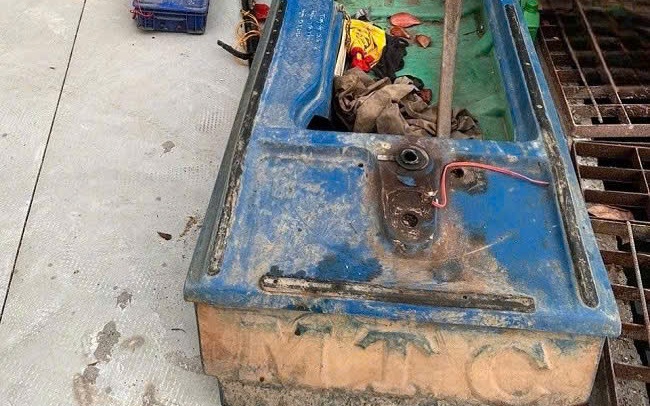 Xử lý người đàn ông ở TPHCM bắt cá kiểu tận diệt