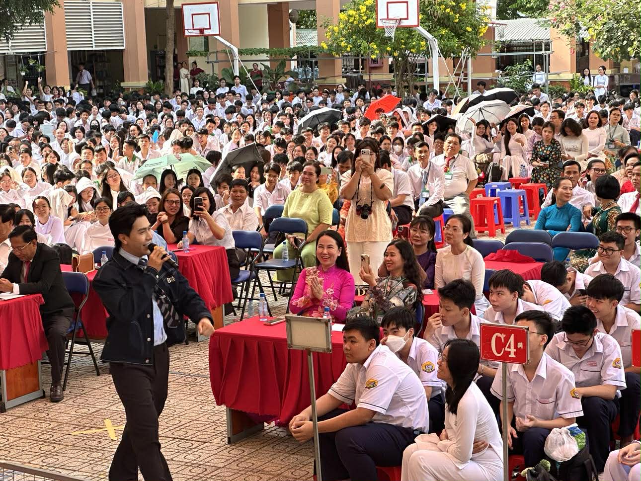 Vũ Luân, Đông Quân, Phạm Anh Tuấn lan tỏa tinh thần Sân khấu học đường chào mừng Giỗ Tổ Hùng Vương - Ảnh 3.