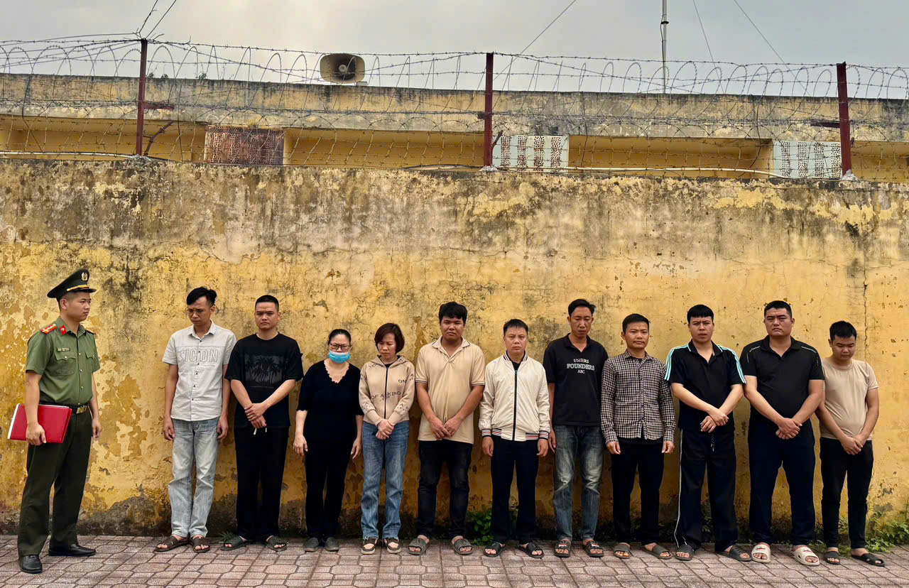 Khởi tố 11 đối tượng Tổ chức đ&aacute;nh bạc tr&ecirc;n trang c&aacute; cược QQ88 Năm 2026 - Ảnh 1.