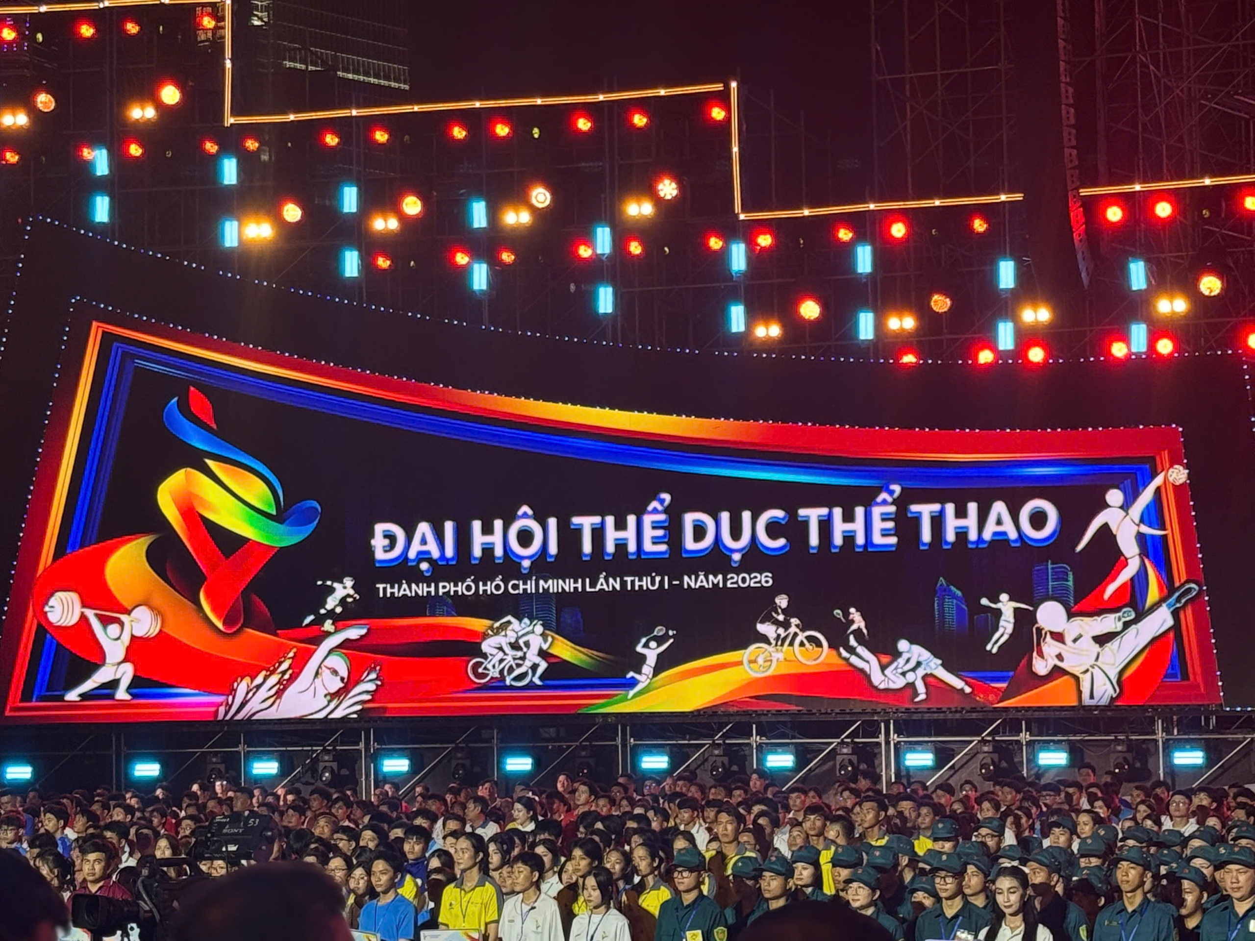 Báo in ngày 21-4: Tăng tốc lo chỗ ở cho công nhân - lao động - Ảnh 3.