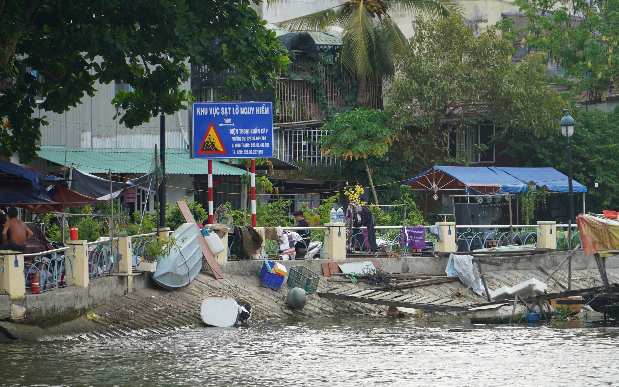 Ngăn sạt lở, giữ an toàn
