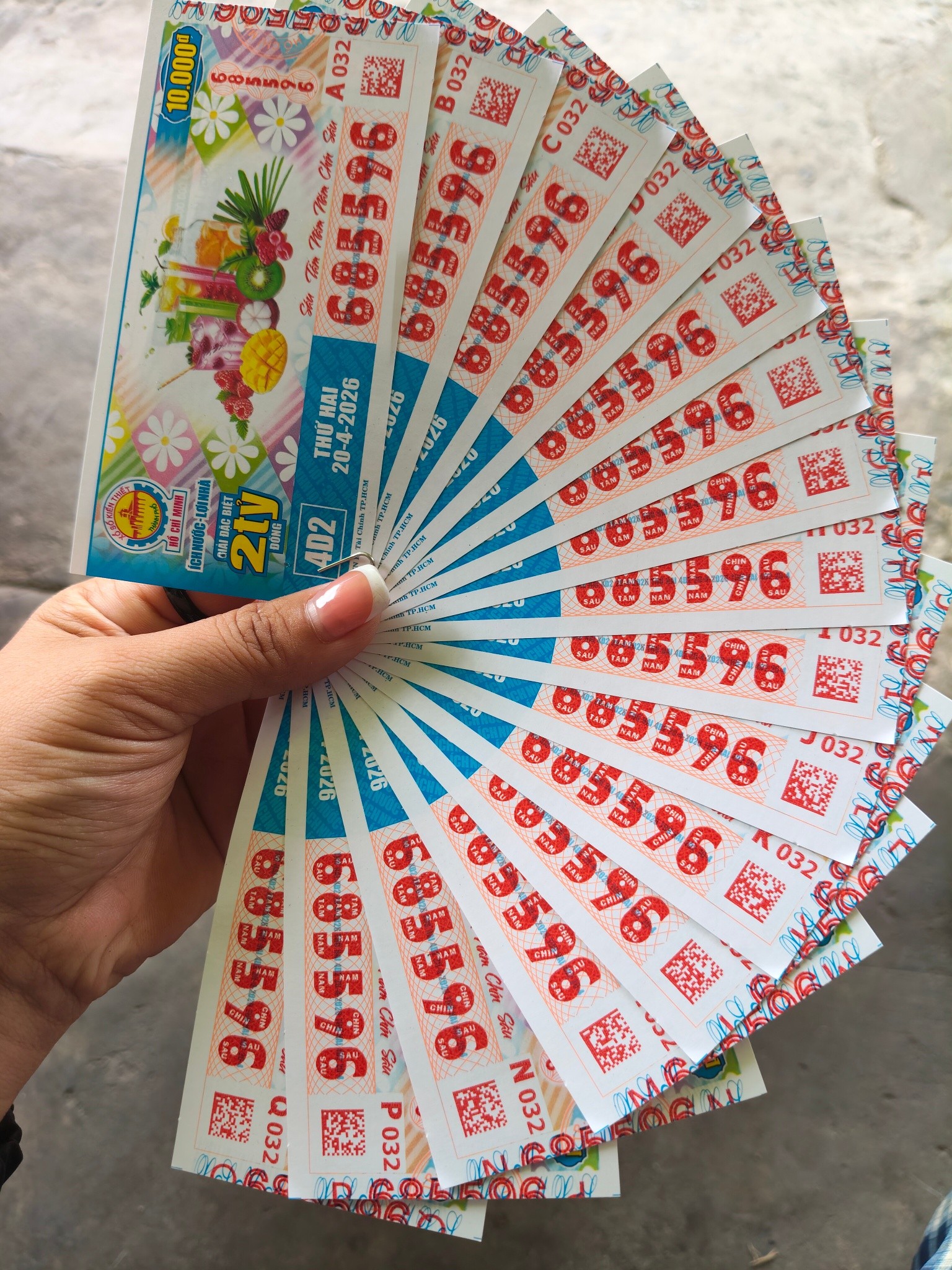 Chiều 20-4, lộ diện kh&aacute;ch h&agrave;ng tr&uacute;ng 2 giải độc đắc xổ số miền Nam - Ảnh 6.