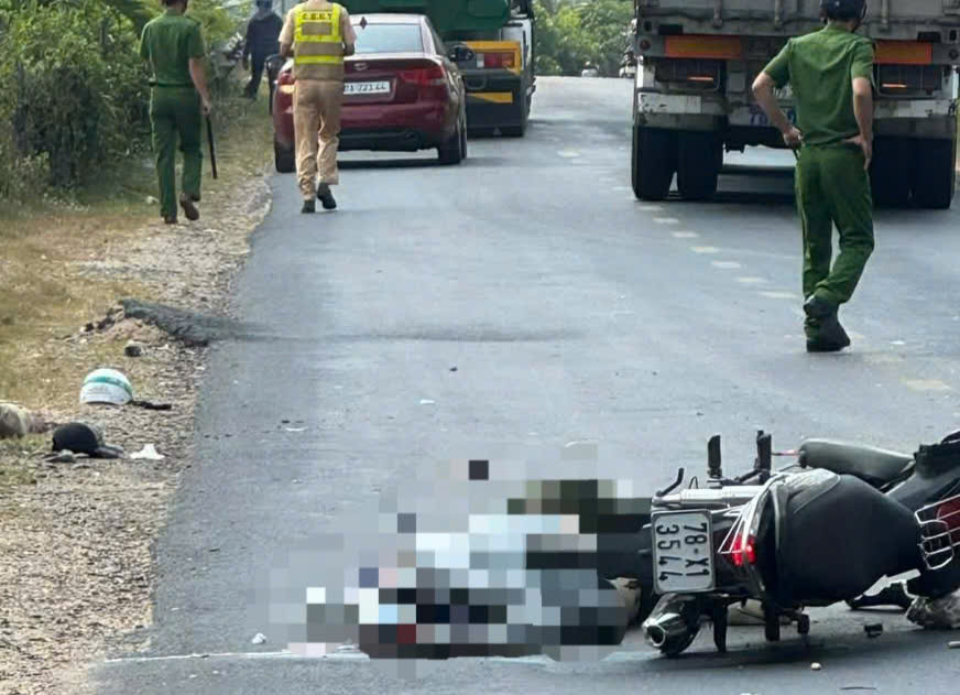Tai nạn giao th&ocirc;ng nghi&ecirc;m trọng ở Đắk Lắk, 2 người tử vong tại chỗ - Ảnh 1.