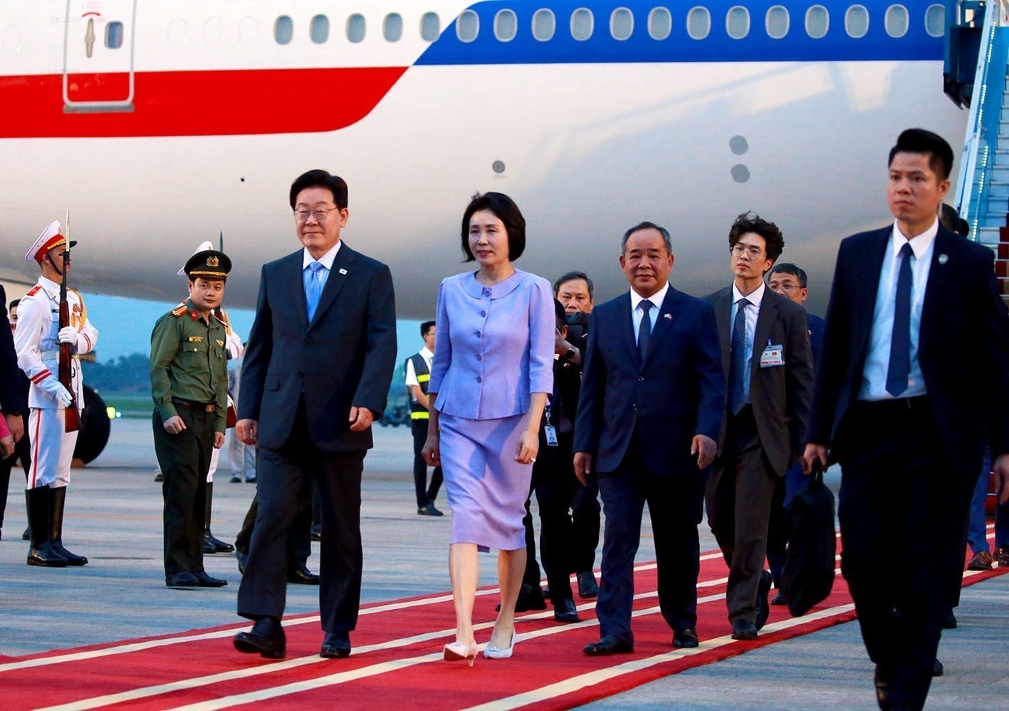 Tổng thống Hàn Quốc Lee Jae Myung đến Hà Nội - Ảnh 2.