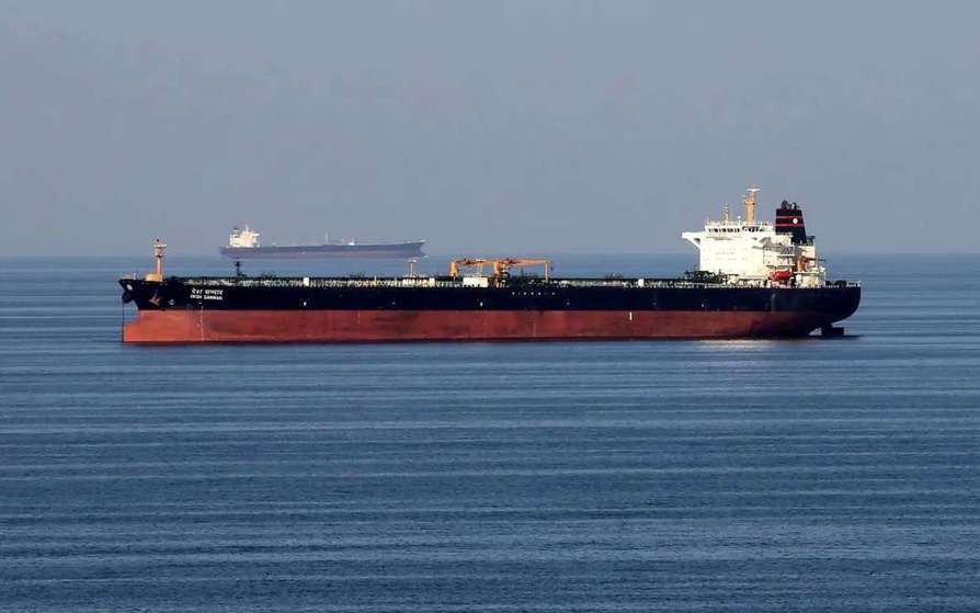 Ông Donald Trump tố Iran vi phạm lệnh ngừng bắn "nhiều lần", tàu dầu Iran vượt vòng vây Mỹ