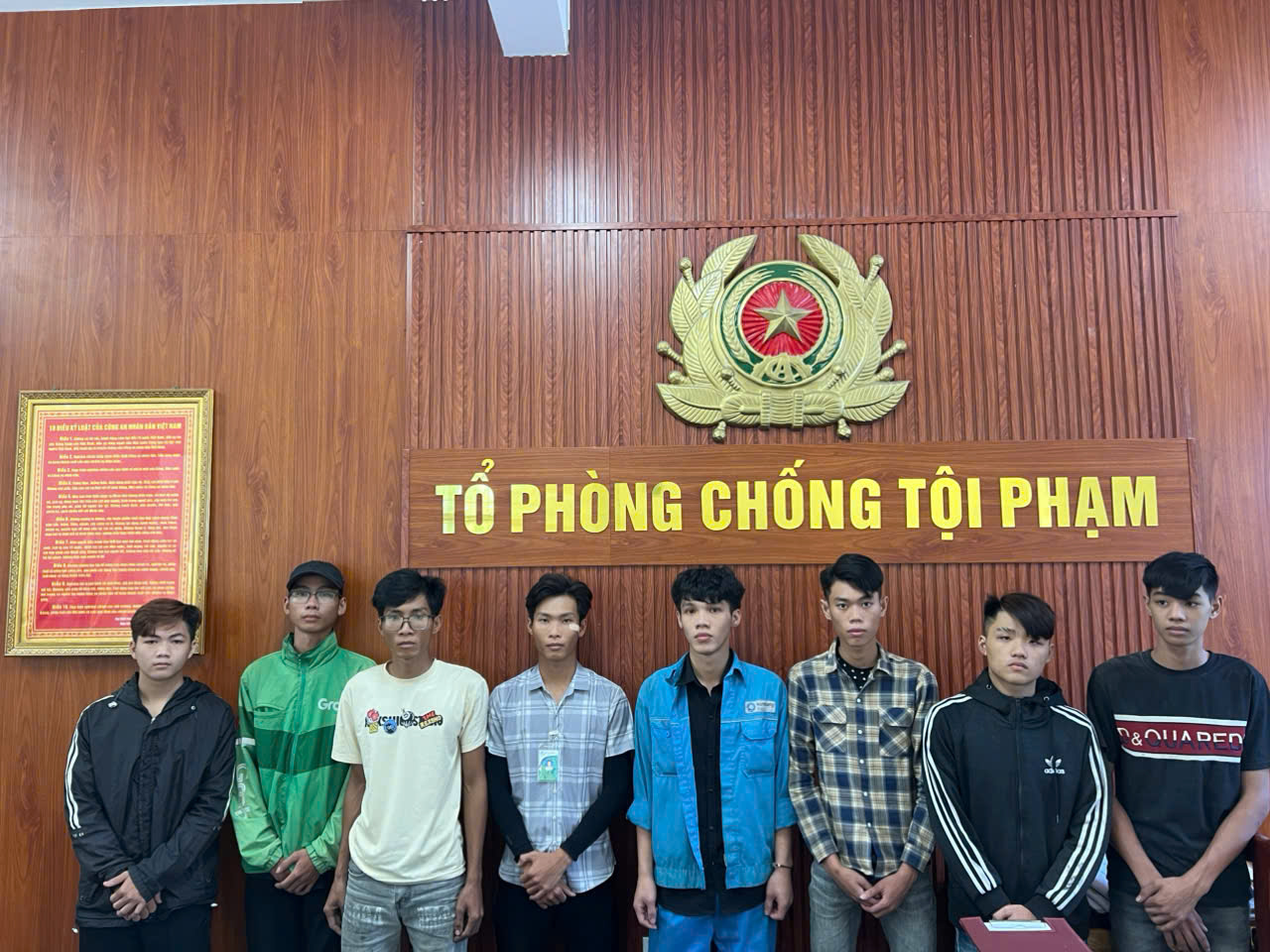 Vụ x&ocirc; x&aacute;t Bến Cam g&acirc;y n&aacute;o loạn: Thanh ni&ecirc;n rượt đuổi , C&ocirc;ng an v&agrave;o cuộc - Ảnh 2.