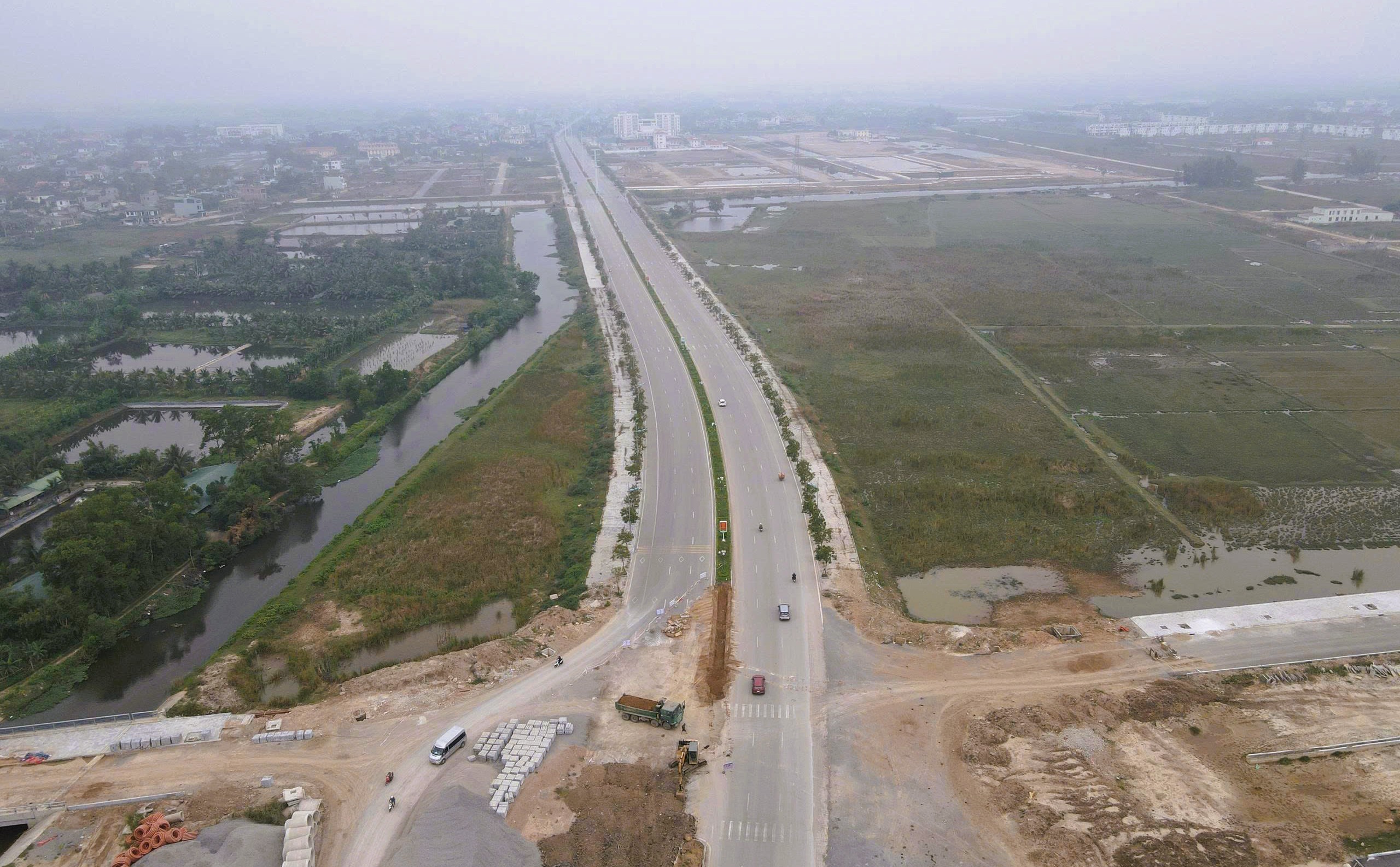 Thanh Hóa báo cáo vụ tuyến đường ven biển ngàn tỉ đồng thi công ỳ ạch - Ảnh 1.