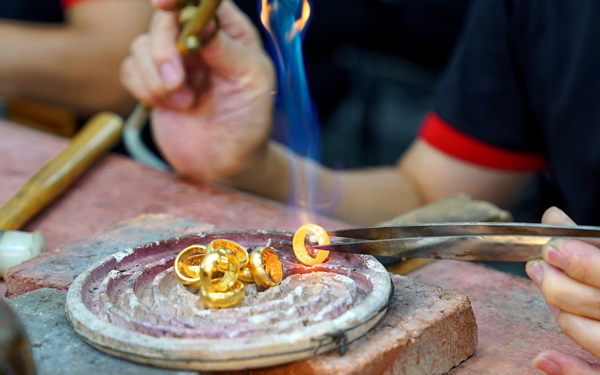 Băn khoăn với đề xuất vay vàng trong dân