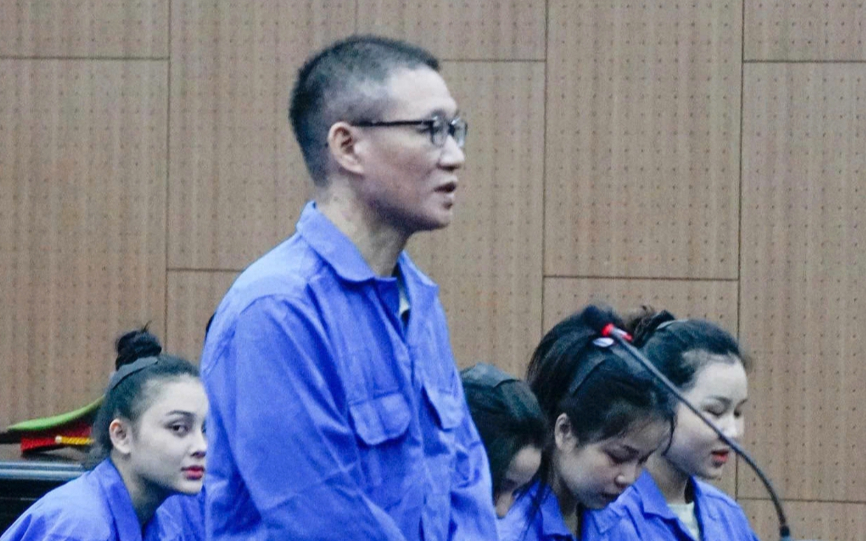 Cựu Phó chủ tịch phường "xào ke" xuyên đêm cùng 2 nữ nhân viên lĩnh án