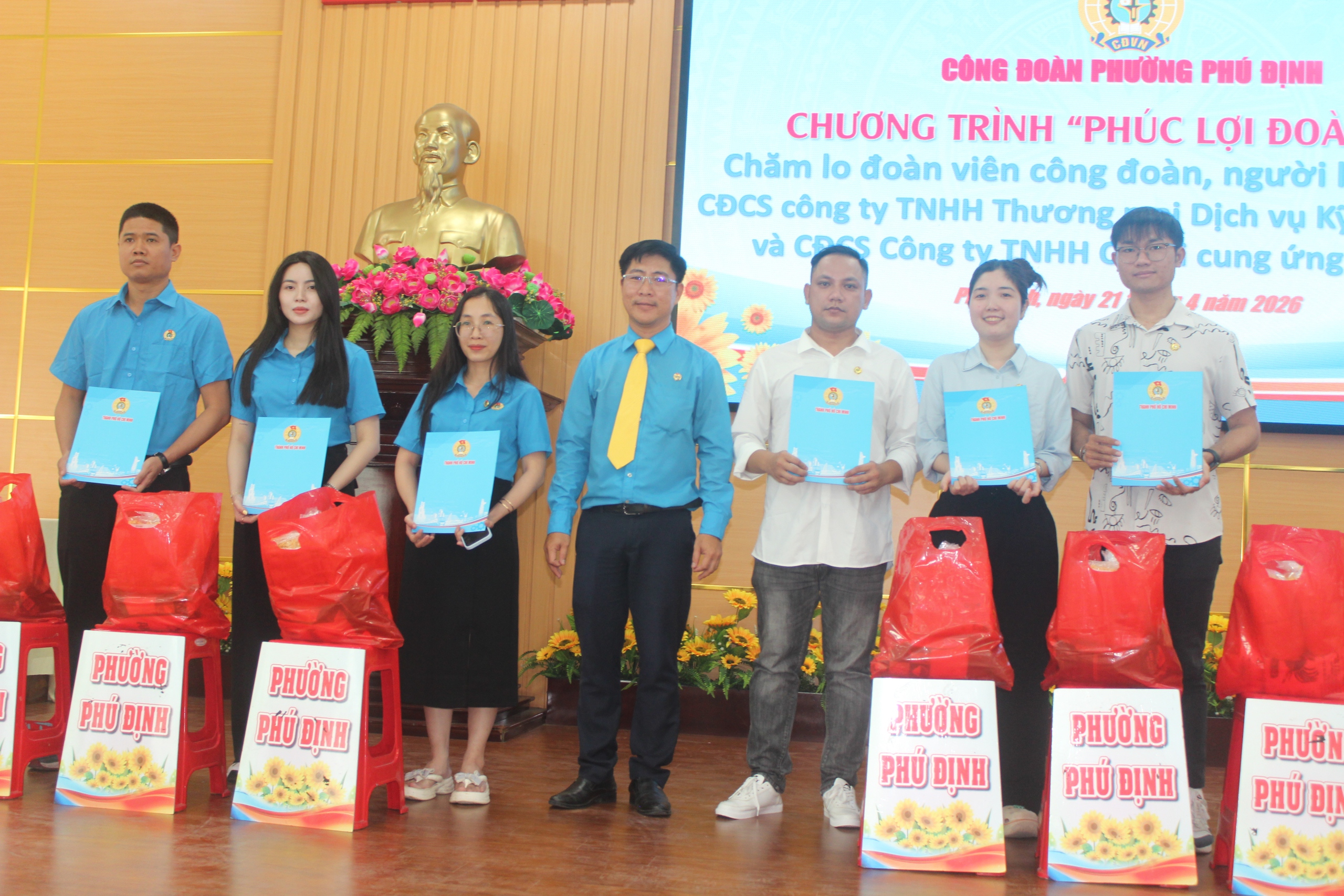 Nhiều hoạt động hỗ trợ lao động phi chính thức trong Tháng Công nhân - Ảnh 2.