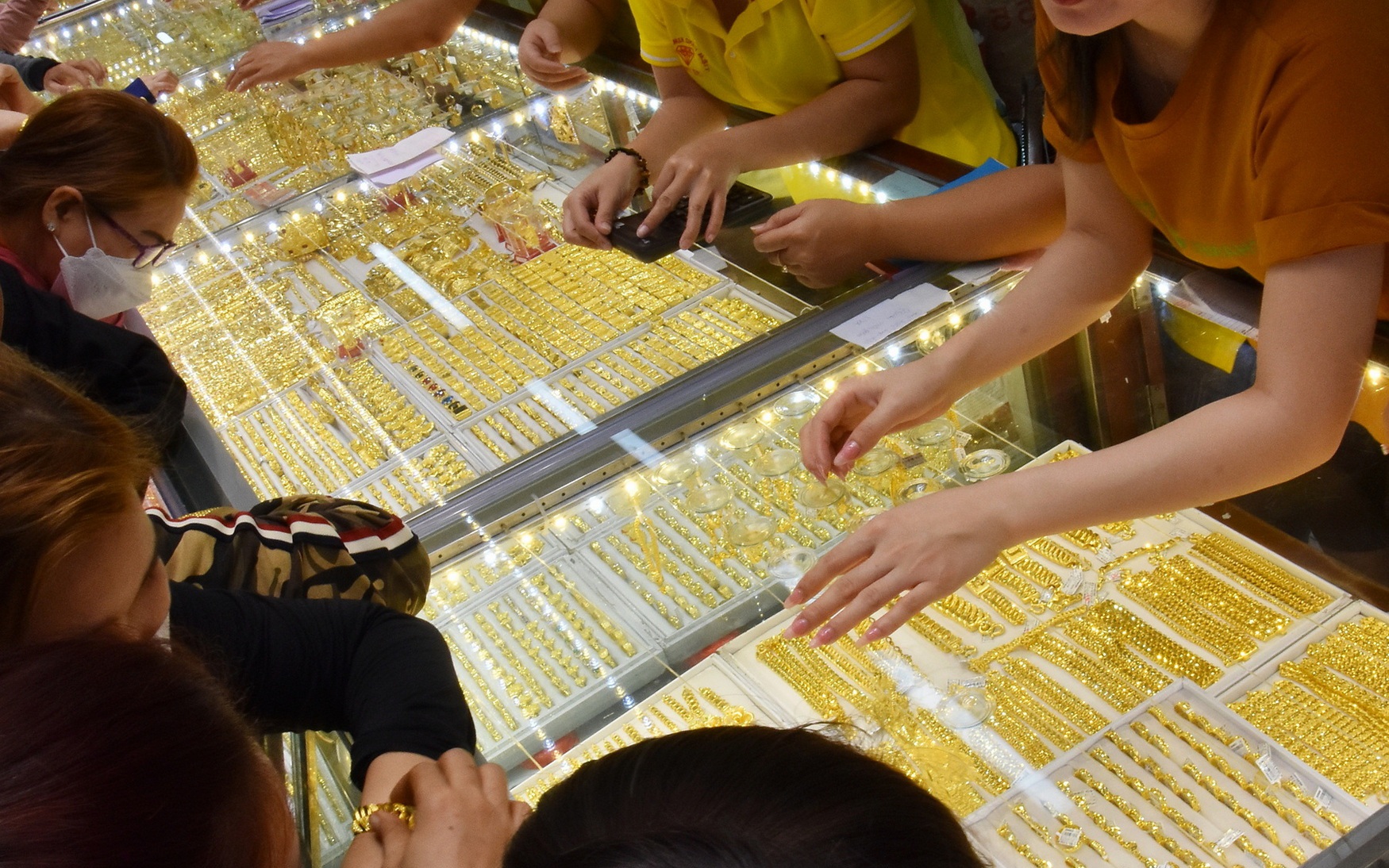 Giá vàng hôm nay, 22-4: Đảo chiều giảm mạnh
