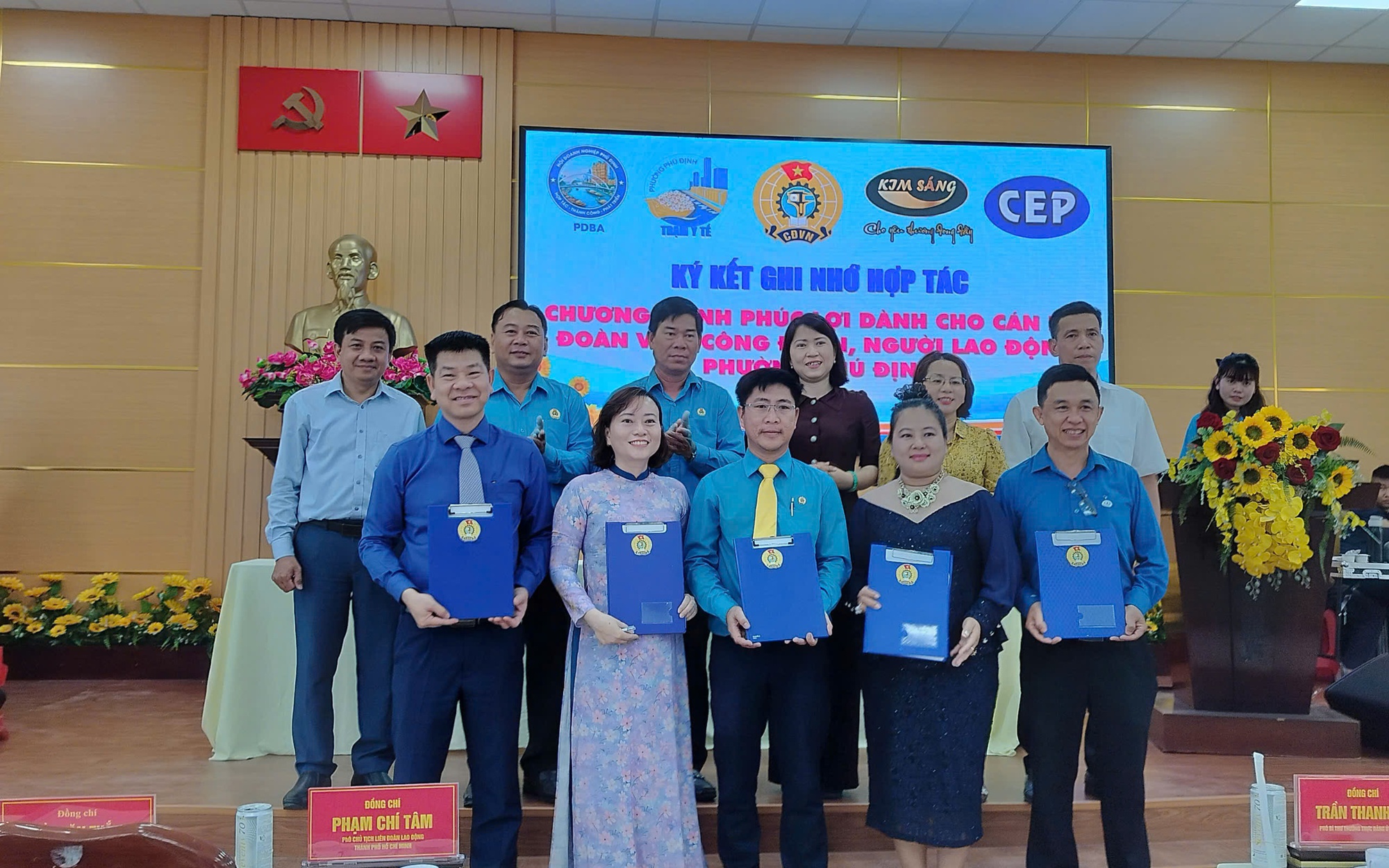 Tăng cường chăm lo lao động phi chính thức trong Tháng Công nhân