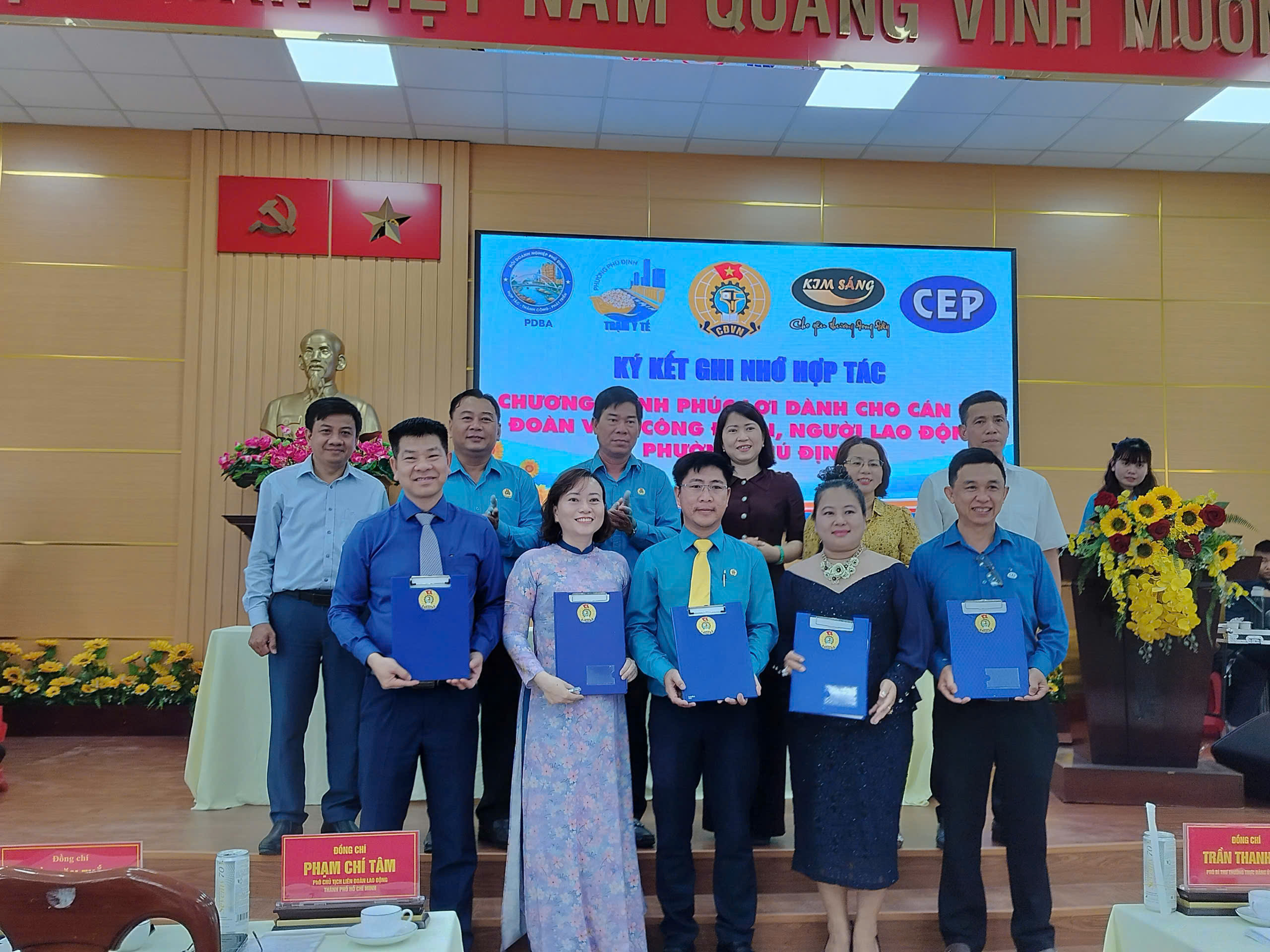 Nhiều hoạt động hỗ trợ lao động phi chính thức trong Tháng Công nhân - Ảnh 1.