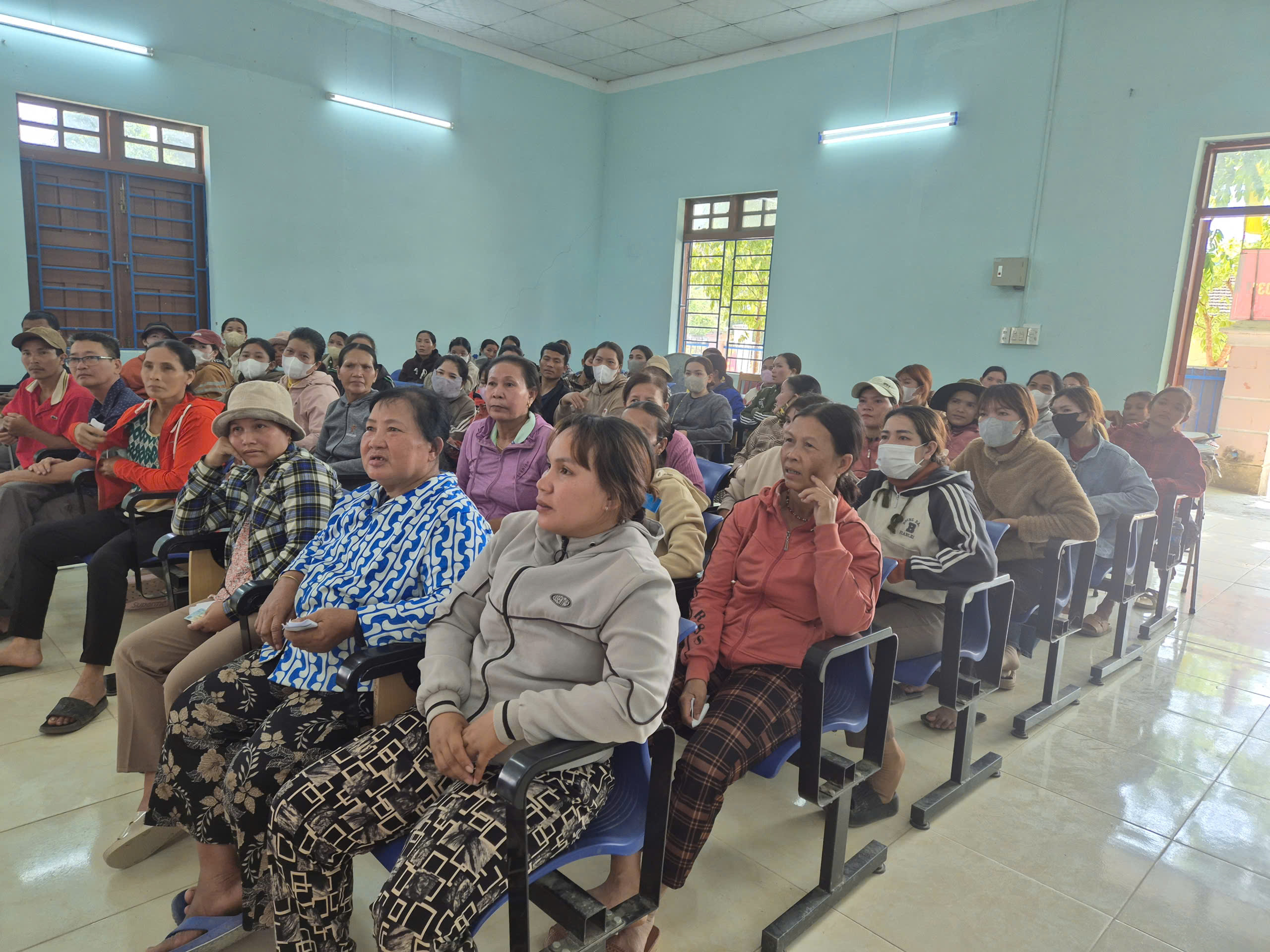 Vụ "băn khoăn chi tiền hỗ trợ": 183 hộ c&ograve;n lại được mời đi nhận tiền - Ảnh 4.