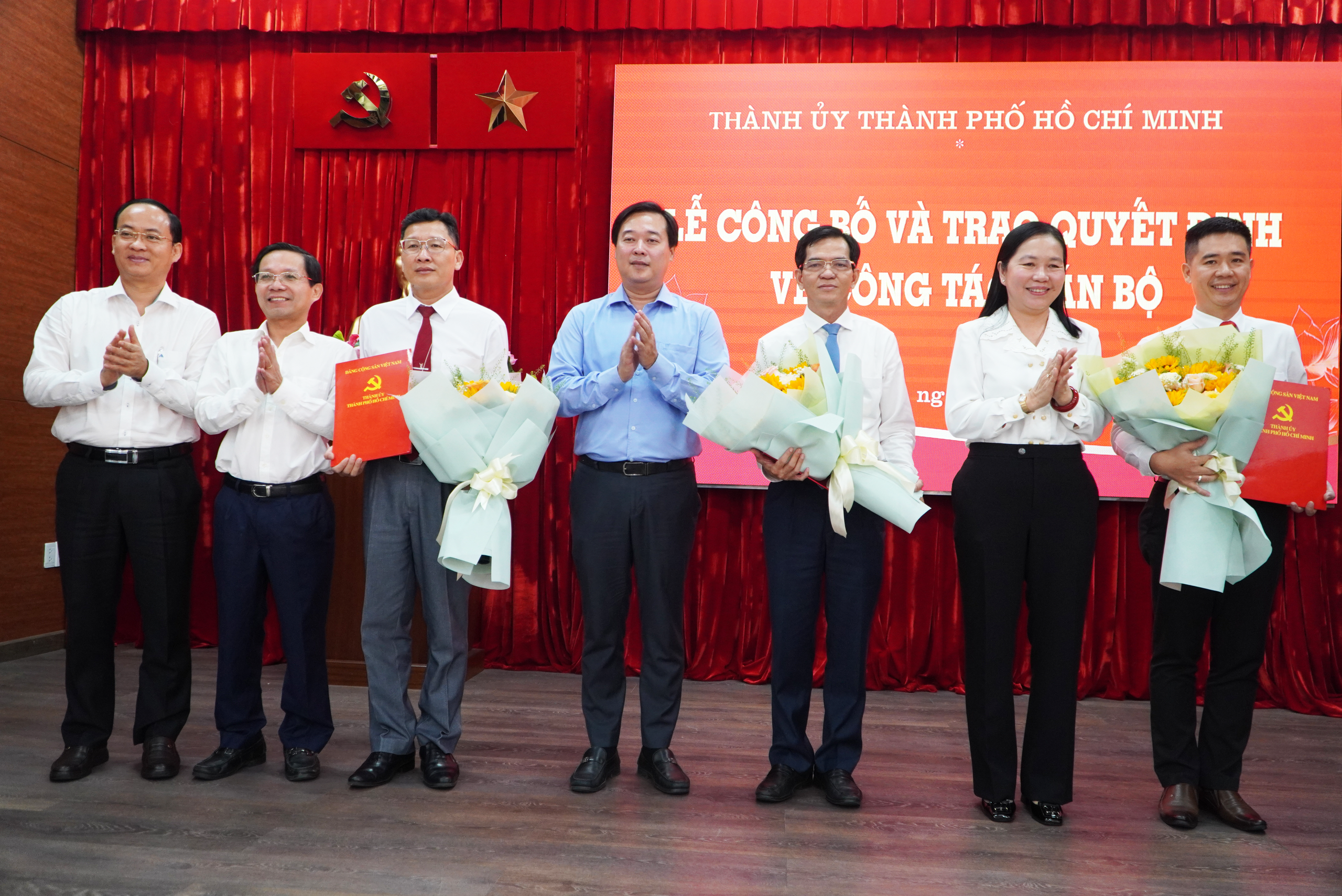 Công bố quyết định của Ban Thường vụ Thành ủy TPHCM về công tác cán bộ - Ảnh 2.