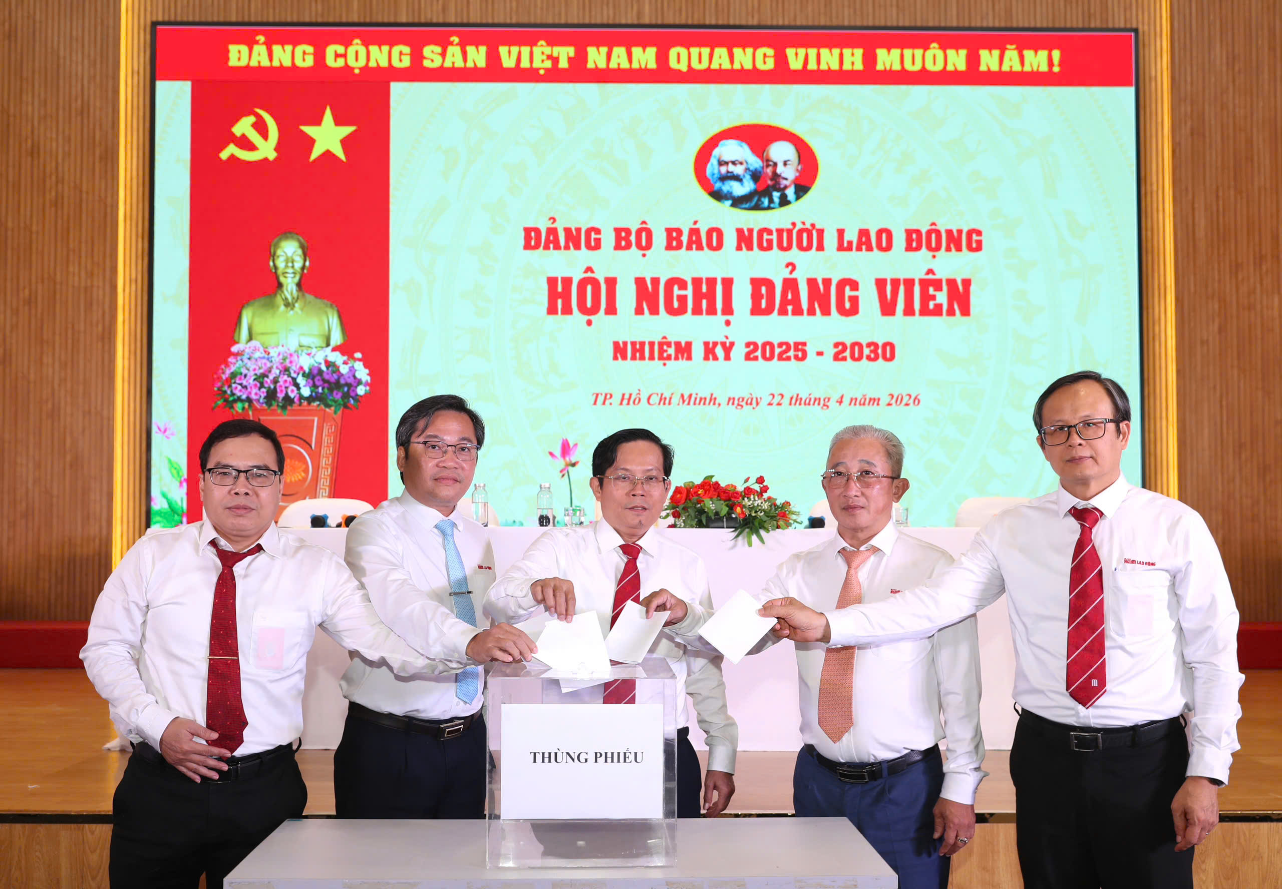 &Ocirc;ng T&ocirc; Đ&igrave;nh Tu&acirc;n tiếp tục l&agrave;m B&iacute; thư Đảng ủy B&aacute;o Người Lao Động nhiệm kỳ 2025 - 2030 - Ảnh 2.