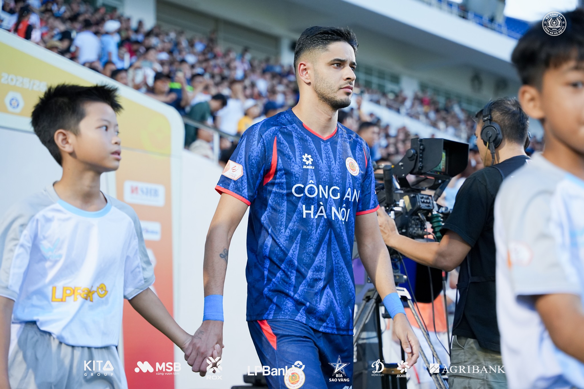 Chân chuyền số 1 V-League khiến người hâm mộ Việt Nam lo lắng - Ảnh 3.
