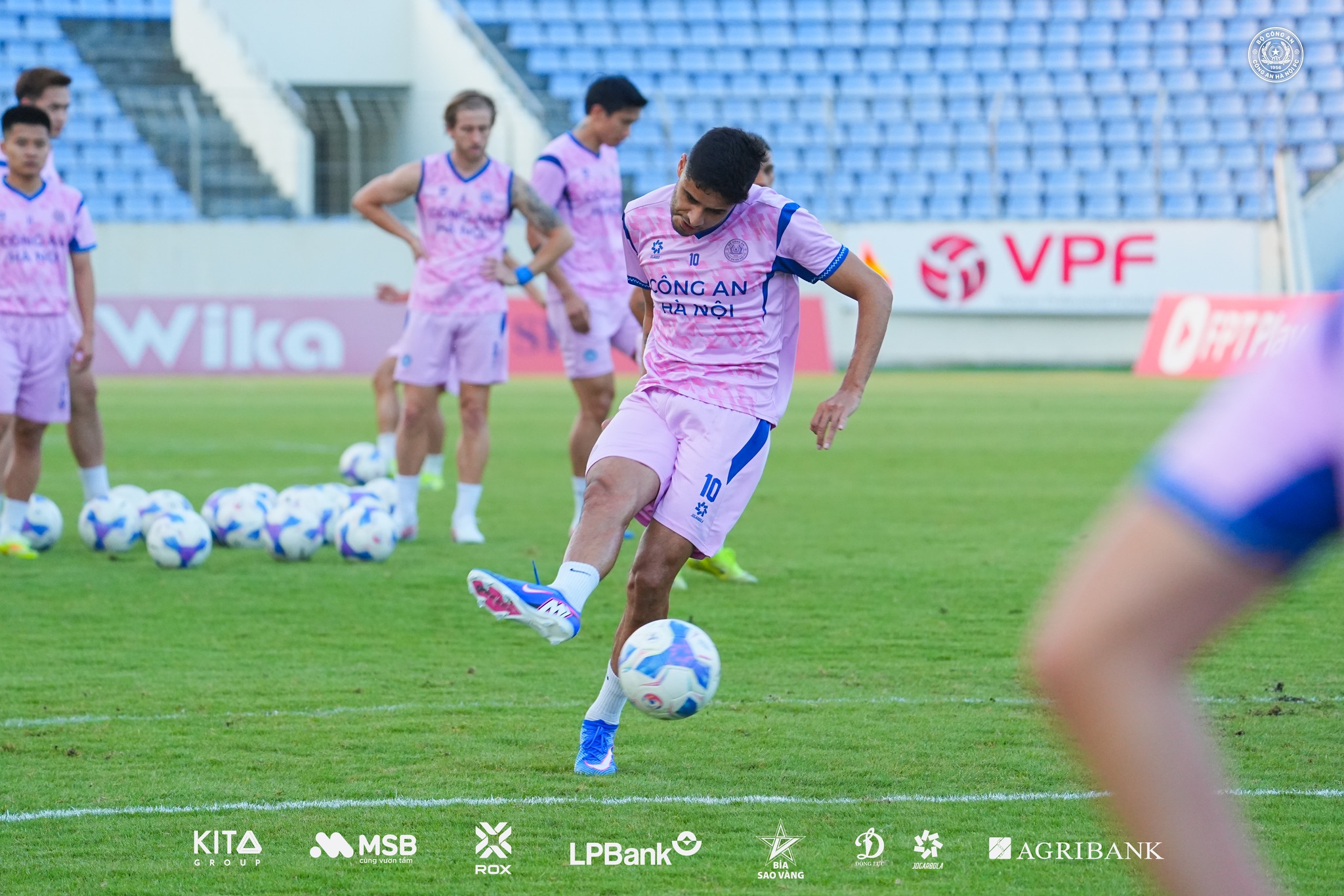 Chân chuyền số 1 V-League khiến người hâm mộ Việt Nam lo lắng - Ảnh 1.