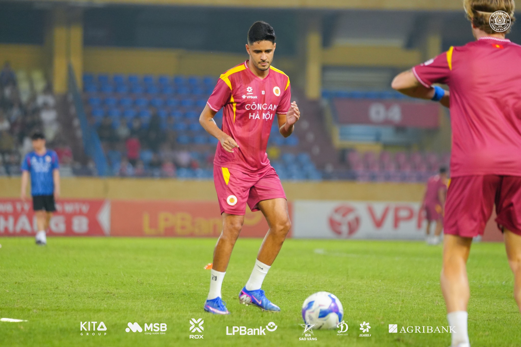 Chân chuyền số 1 V-League khiến người hâm mộ Việt Nam lo lắng - Ảnh 6.