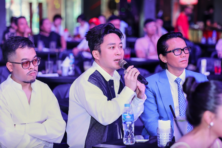 Anh Qu&acirc;n Idol g&acirc;y x&uacute;c động mạnh với "Việt Nam kh&uacute;c ki&ecirc;u h&ugrave;ng"  - Ảnh 3.