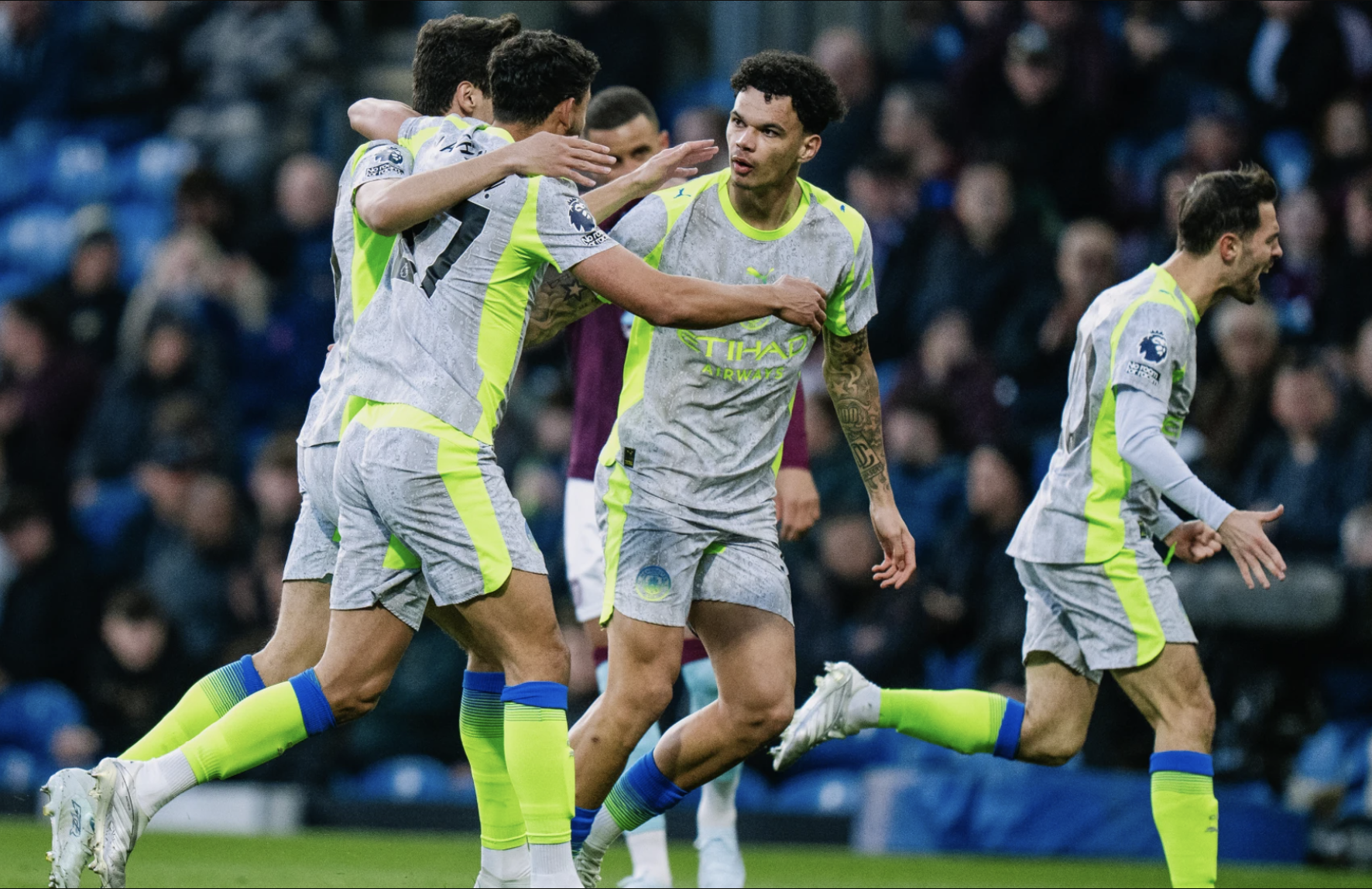 Man City l&ecirc;n đỉnh bảng Ngoại hạng Anh, Burnley nhận v&eacute; rớt hạng - Ảnh 4.