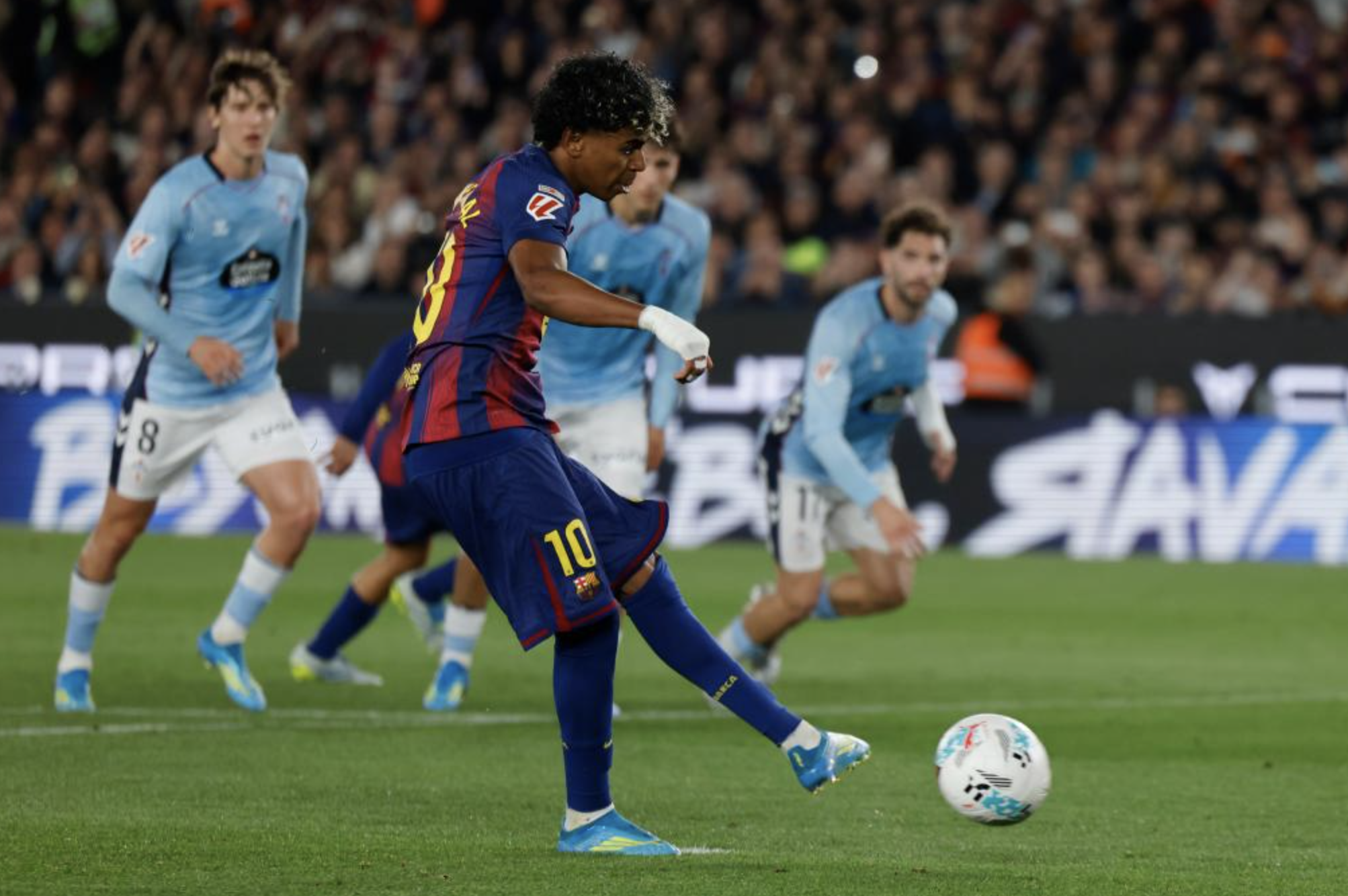 Yamal lập công, Barcelona tiến sát ngôi vương La Liga - Ảnh 1.
