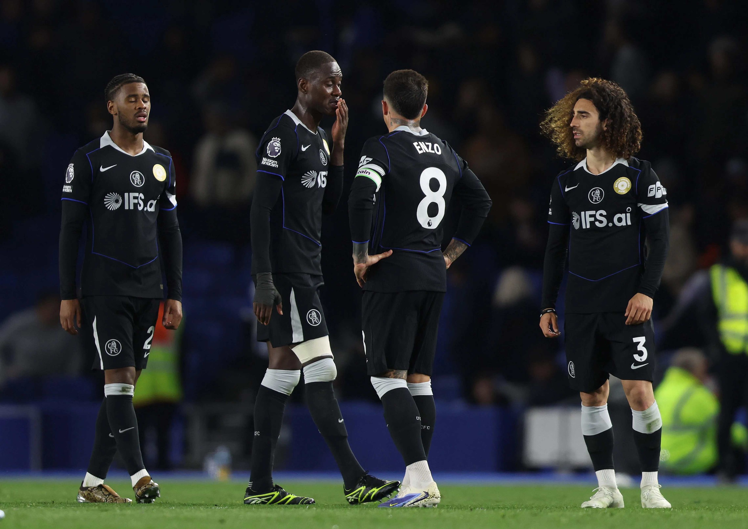 Điều khiến Chelsea &ldquo;ch&ugrave;n tay&rdquo; sa thải HLV Liam Rosenior - Ảnh 1.