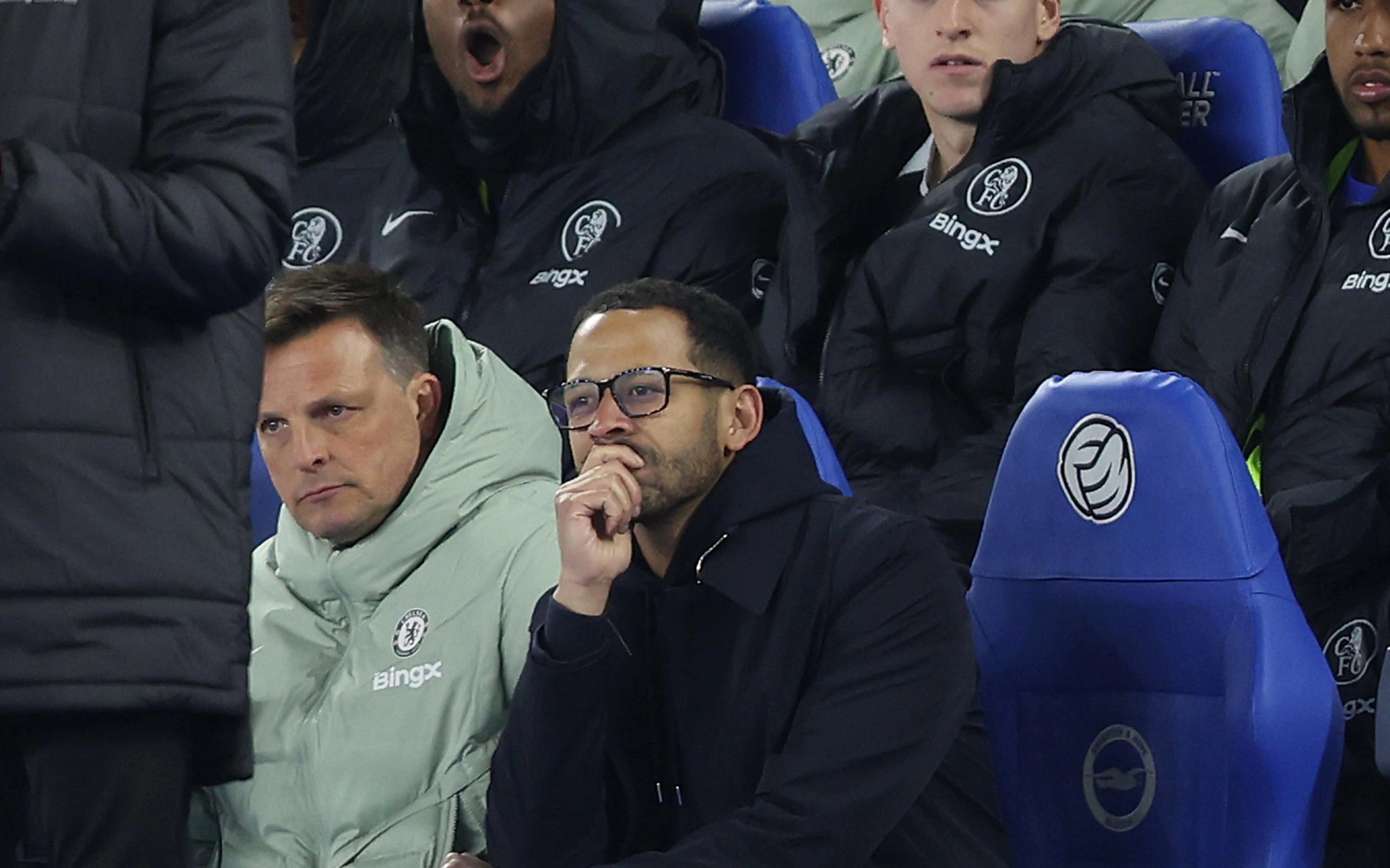 Chelsea sa thải HLV Liam Rosenior sau 5 trận thua liên tiếp - Ảnh 2.