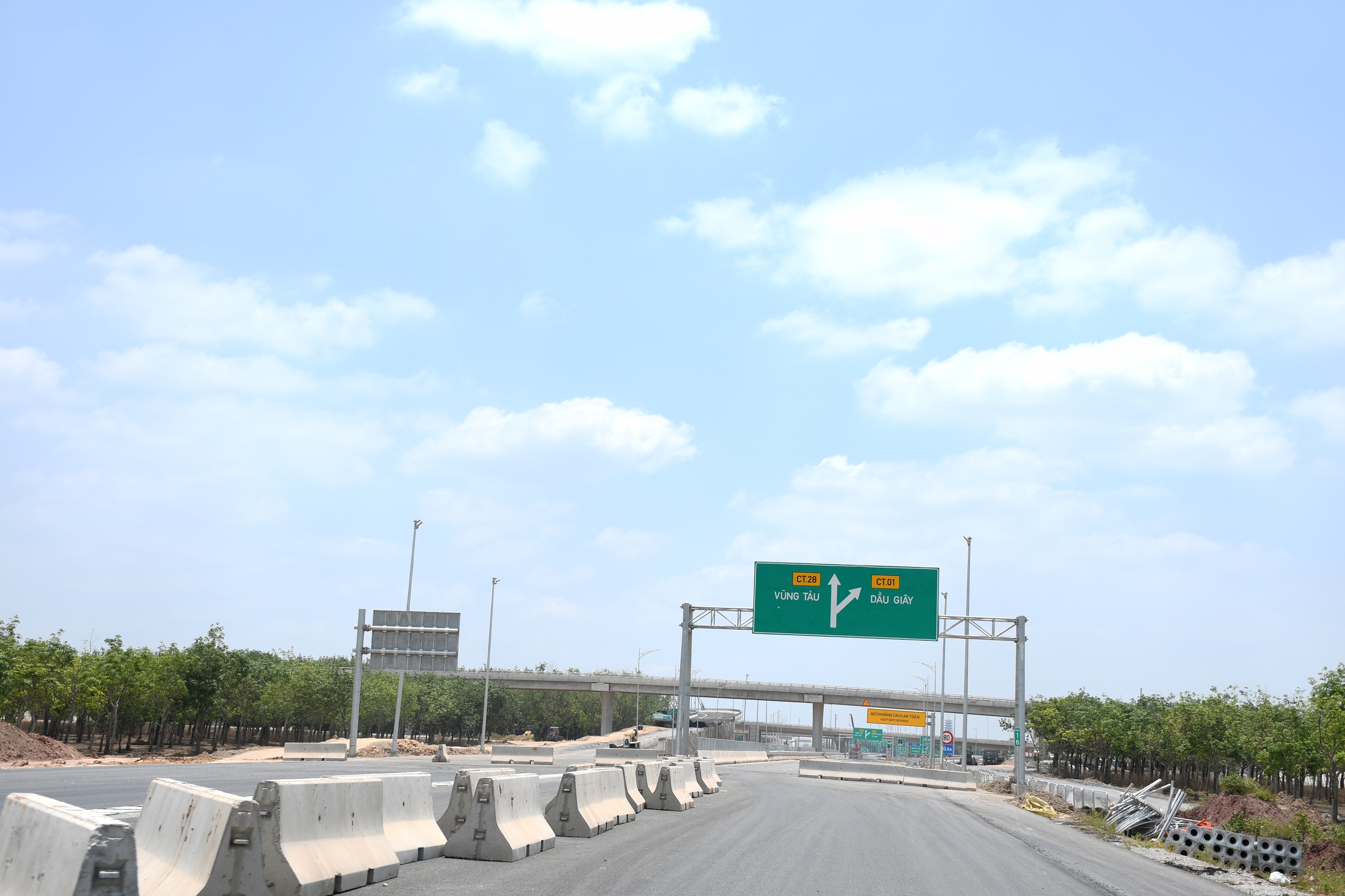 Chủ tịch UBND tỉnh Đồng Nai y&ecirc;u cầu ho&agrave;n th&agrave;nh dự &aacute;n giao th&ocirc;ng kết nối s&acirc;n bay Long Th&agrave;nh - Ảnh 4.
