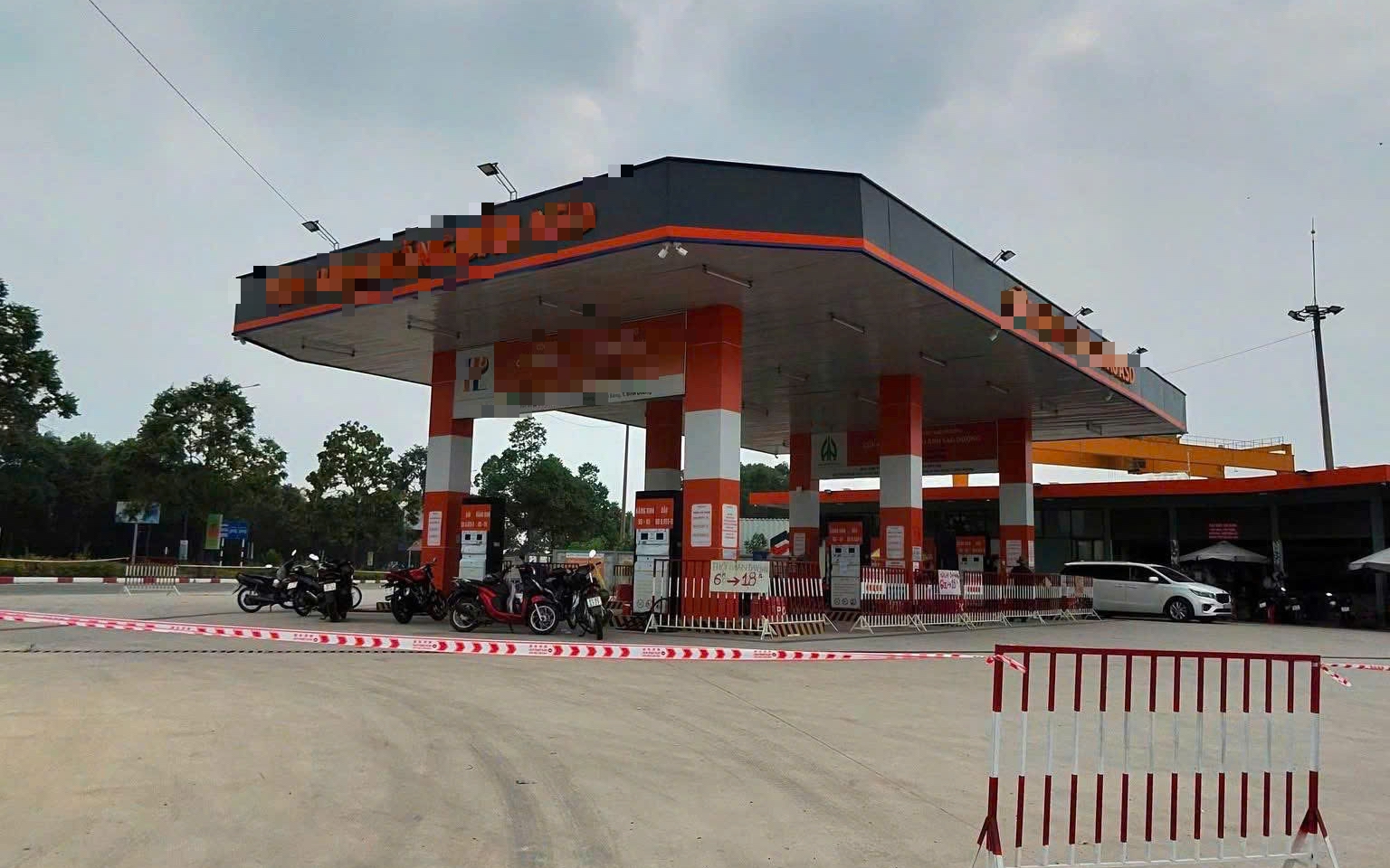 Điều tra vụ bé gái 2 tuổi bị ôtô cán tử vong tại trạm xăng