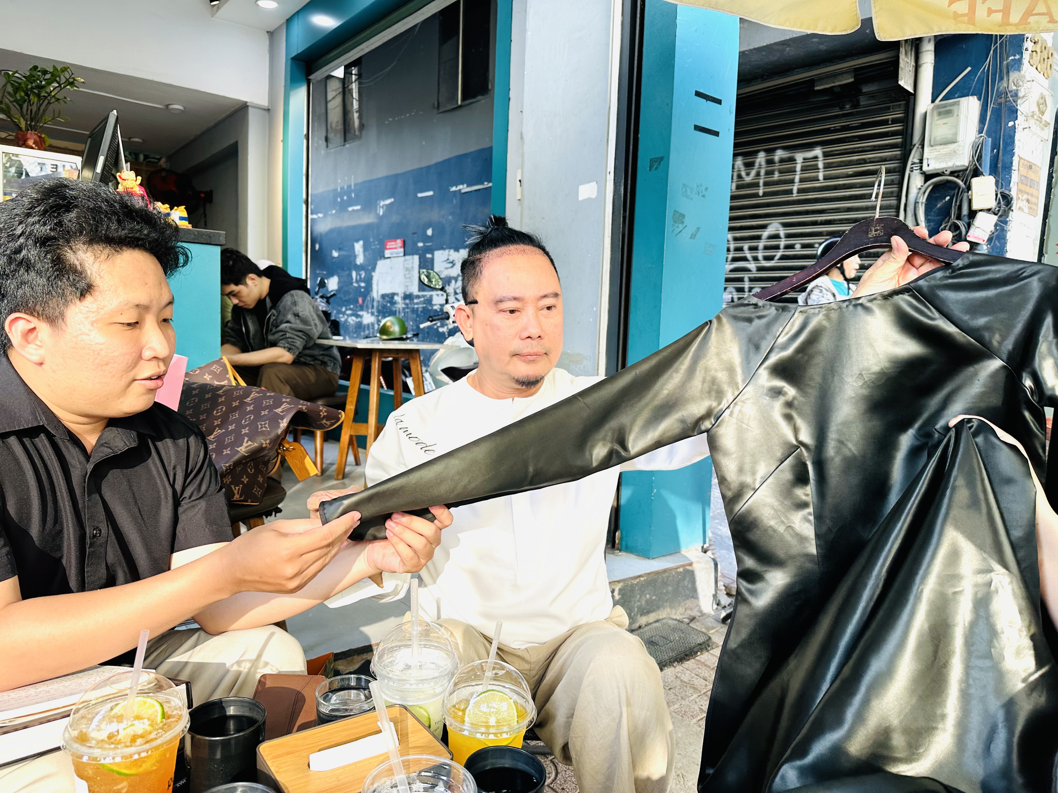 NTK Võ Việt Chung tư vấn nghệ thuật phim về Lãnh Mỹ A - Ảnh 1.