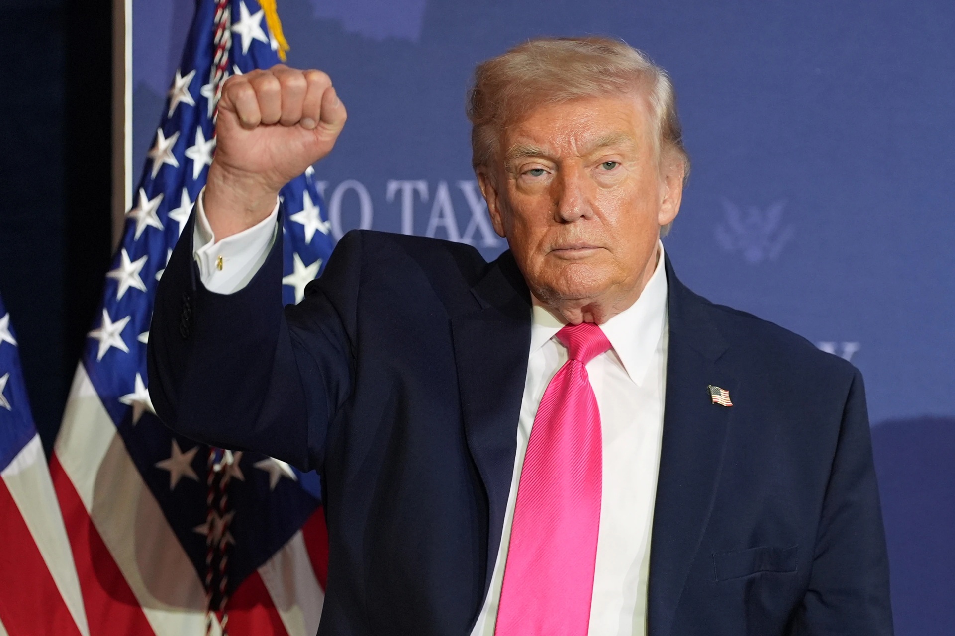 Kho tên lửa Patriot có thể cạn gần một nửa, ông Donald Trump nói Iran thiệt hại 500 triệu USD/ngày - Ảnh 1.