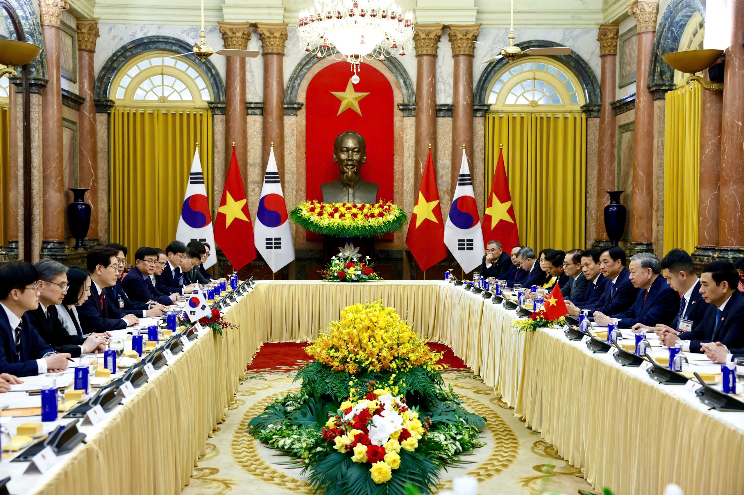 Tổng Bí thư, Chủ tịch nước Tô Lâm hội đàm với Tổng thống Hàn Quốc - Ảnh 2.