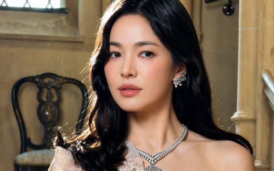 Song Hye-kyo khoe nhan sắc xinh đẹp như "nữ thần"
