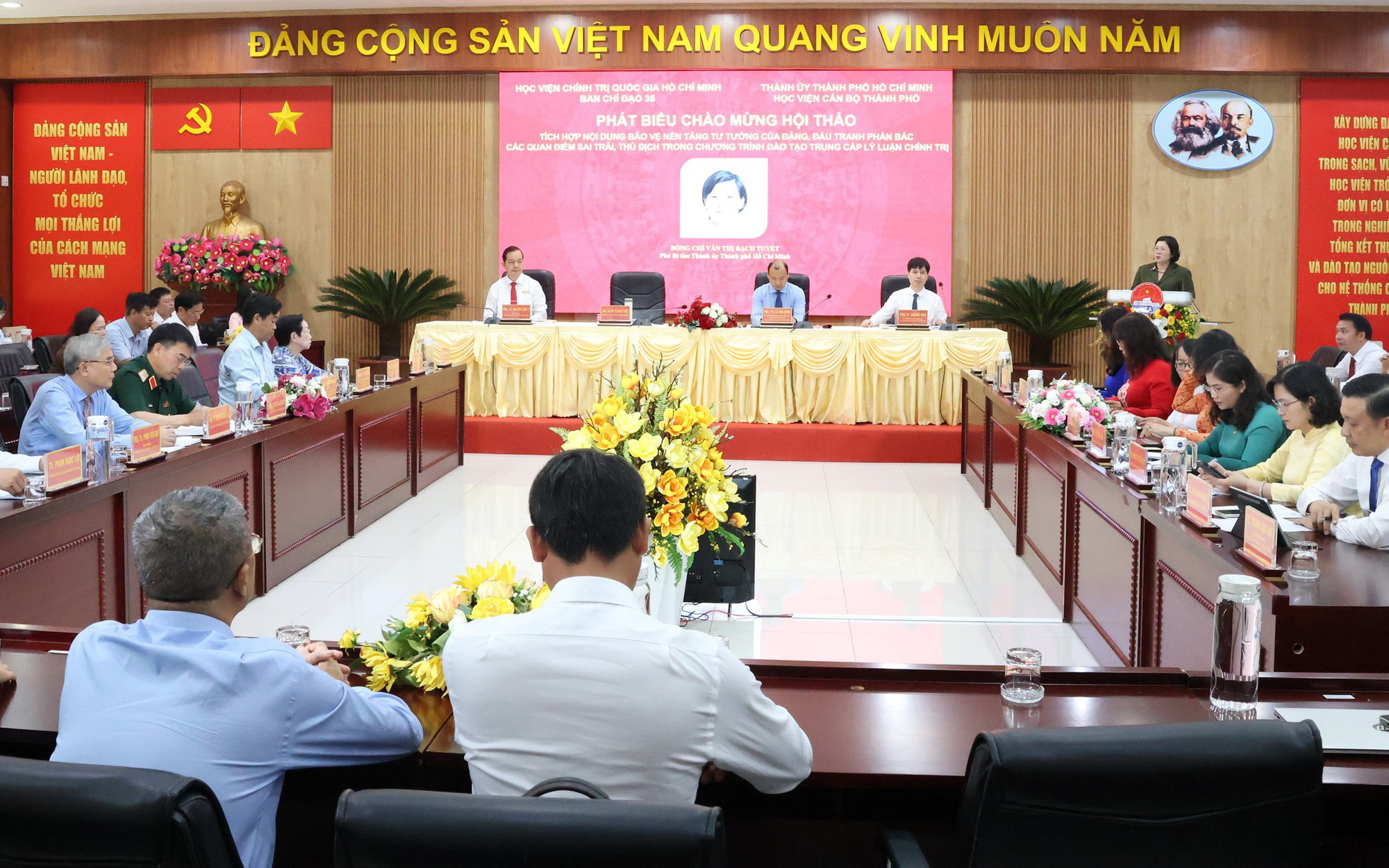 XÂY DỰNG ĐẢNG VỮNG MẠNH TRONG KỶ NGUYÊN SỐ (*): Bảo vệ tư tưởng của Đảng từ gốc