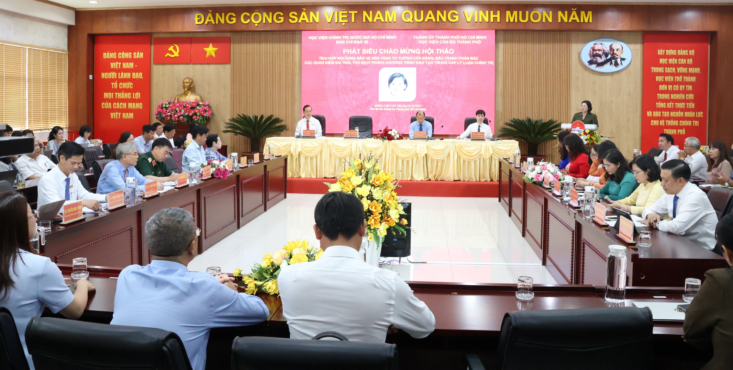 XÂY DỰNG ĐẢNG VỮNG MẠNH TRONG KỶ NGUYÊN SỐ (*): Bảo vệ tư tưởng của Đảng từ gốc - Ảnh 1.