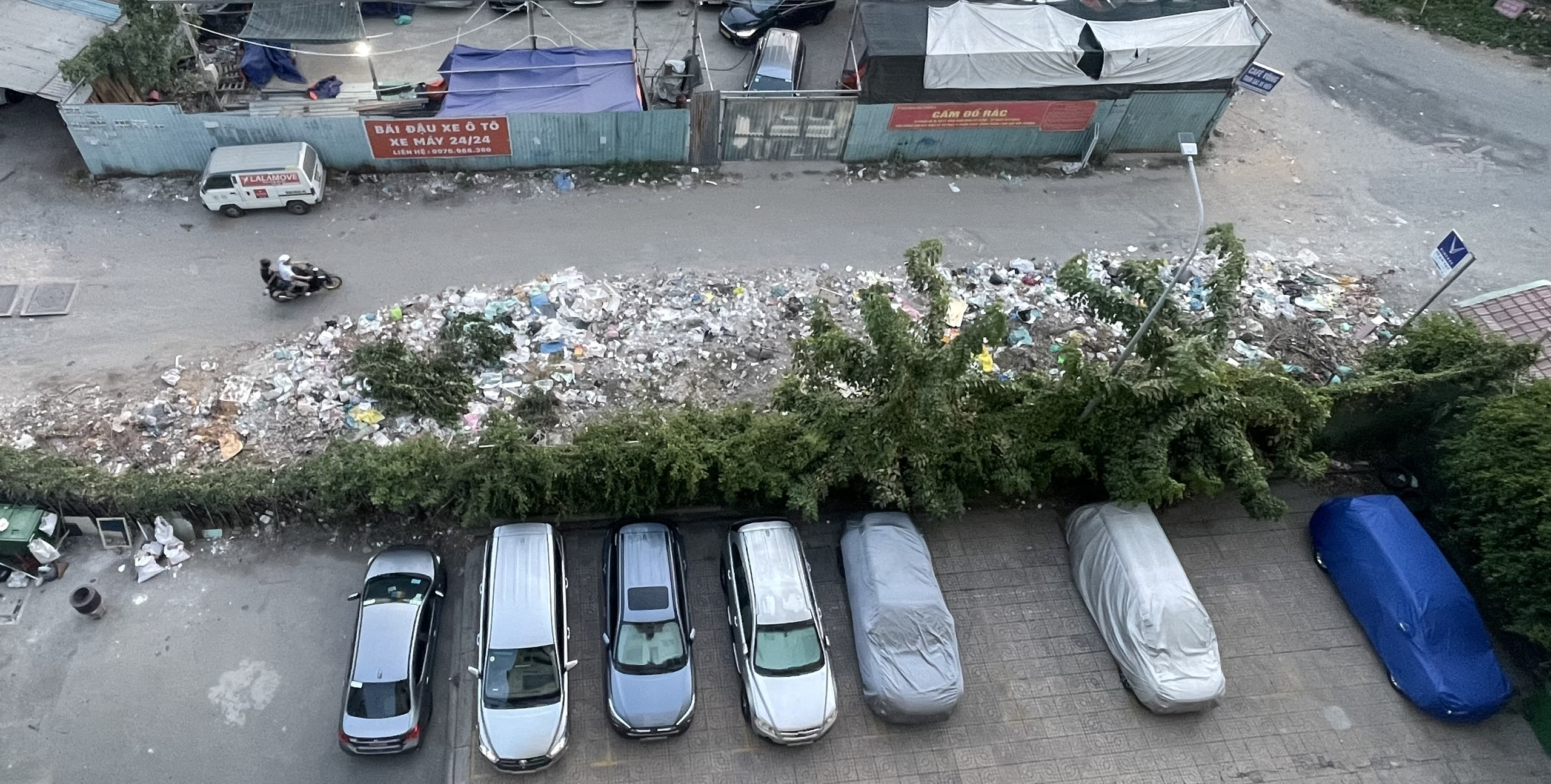 Bãi rác tự phát gây ô nhiễm - Ảnh 1.