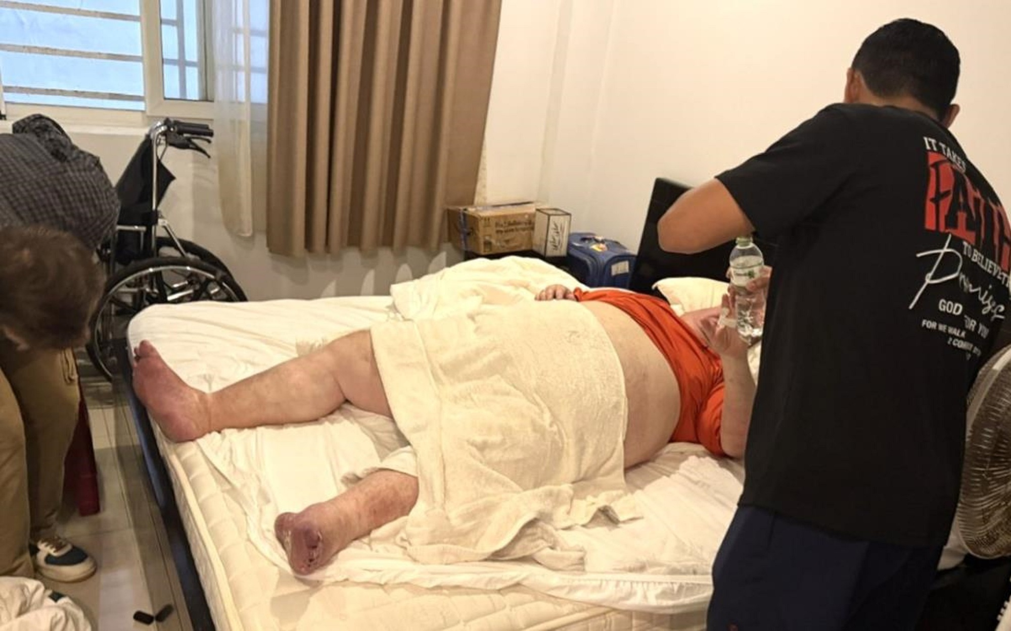 Du khách nặng gần 300 kg mắc kẹt trong nhà vệ sinh ở Đà Nẵng