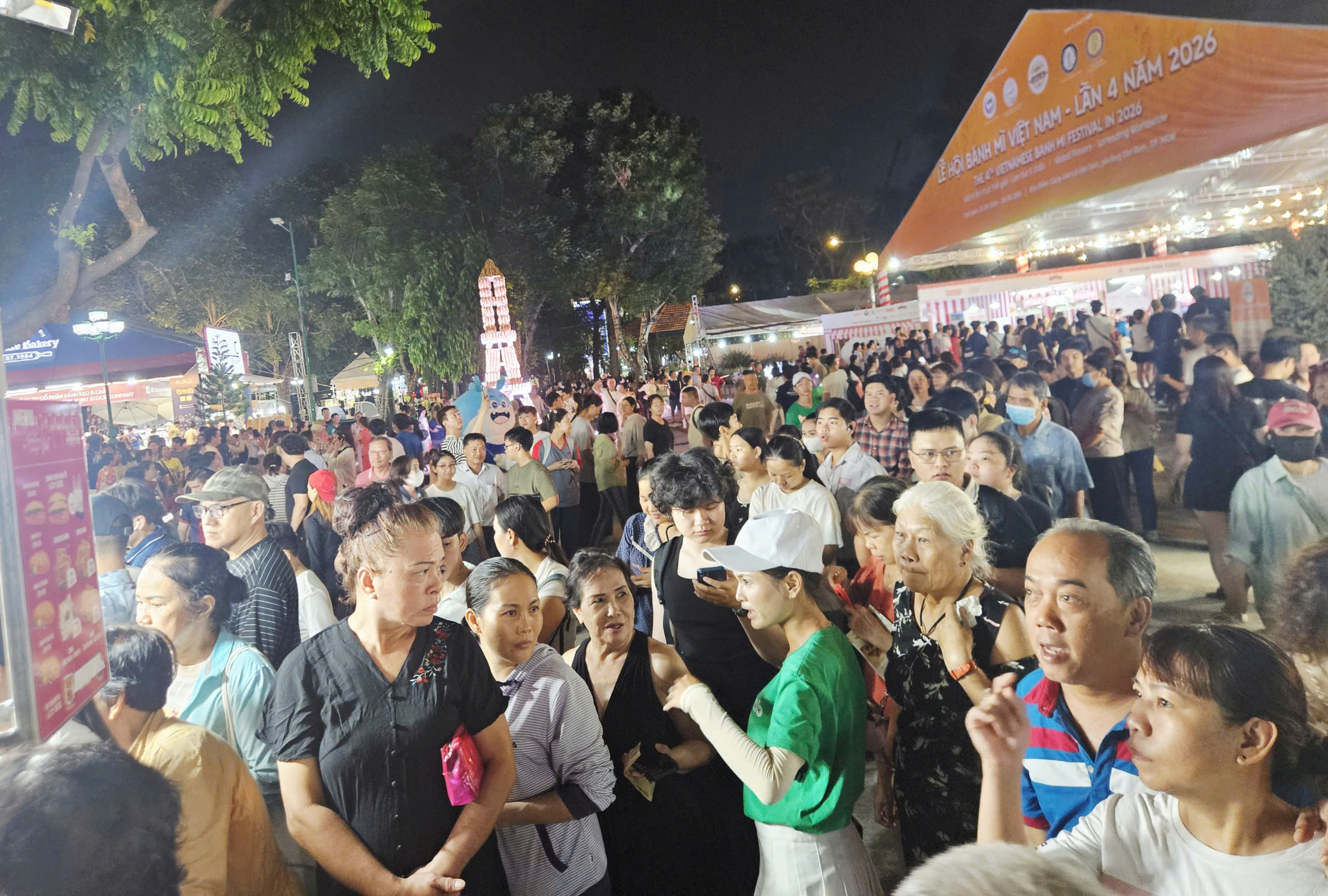 Lễ hội bánh mì TPHCM 2026 thu hút hàng ngàn người dân thưởng thức ẩm thực đặc sắ - Ảnh 1.