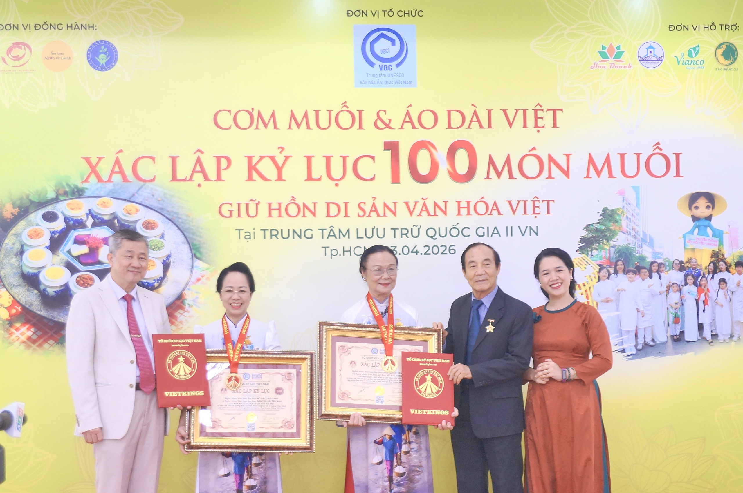 100 món muối độc đáo cùng áo dài Việt được vinh danh - Ảnh 3.