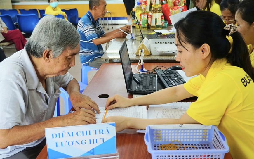 Lương hưu: Phải "sống được” chứ không chỉ “cầm cự”