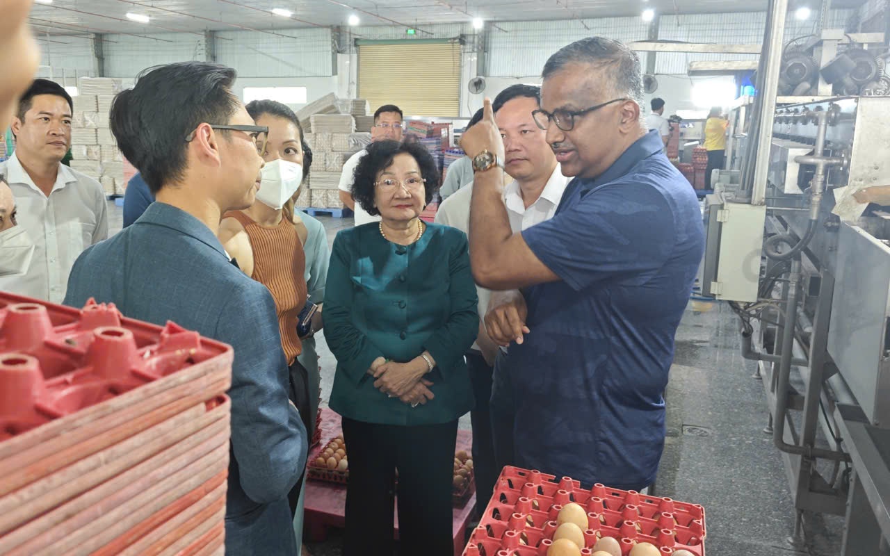 Ba Huân nợ bảo hiểm xã hội kéo dài, rớt khỏi kệ nhiều siêu thị: Tiếc nhưng phải học!