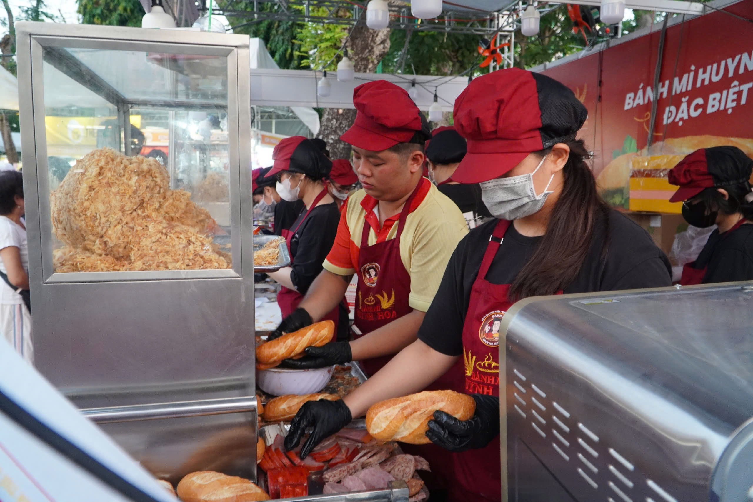 Lễ hội bánh mì TPHCM 2026 thu hút hàng ngàn người dân thưởng thức ẩm thực đặc sắ - Ảnh 11.