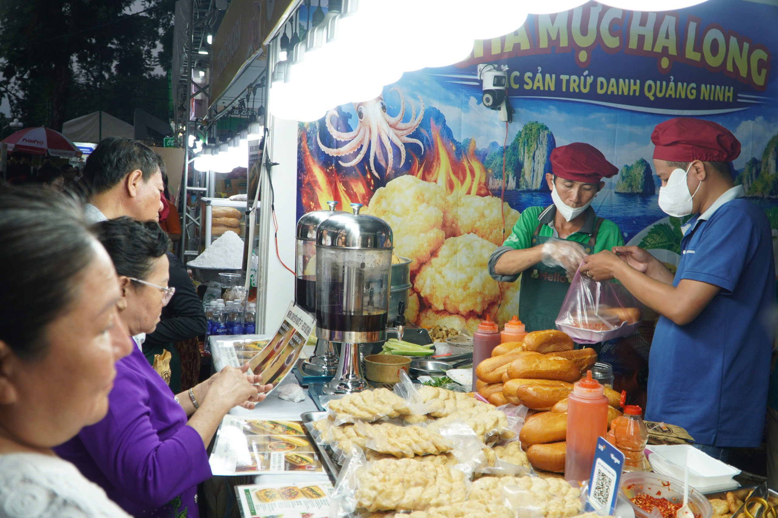 Lễ hội bánh mì TPHCM 2026 thu hút hàng ngàn người dân thưởng thức ẩm thực đặc sắ - Ảnh 7.