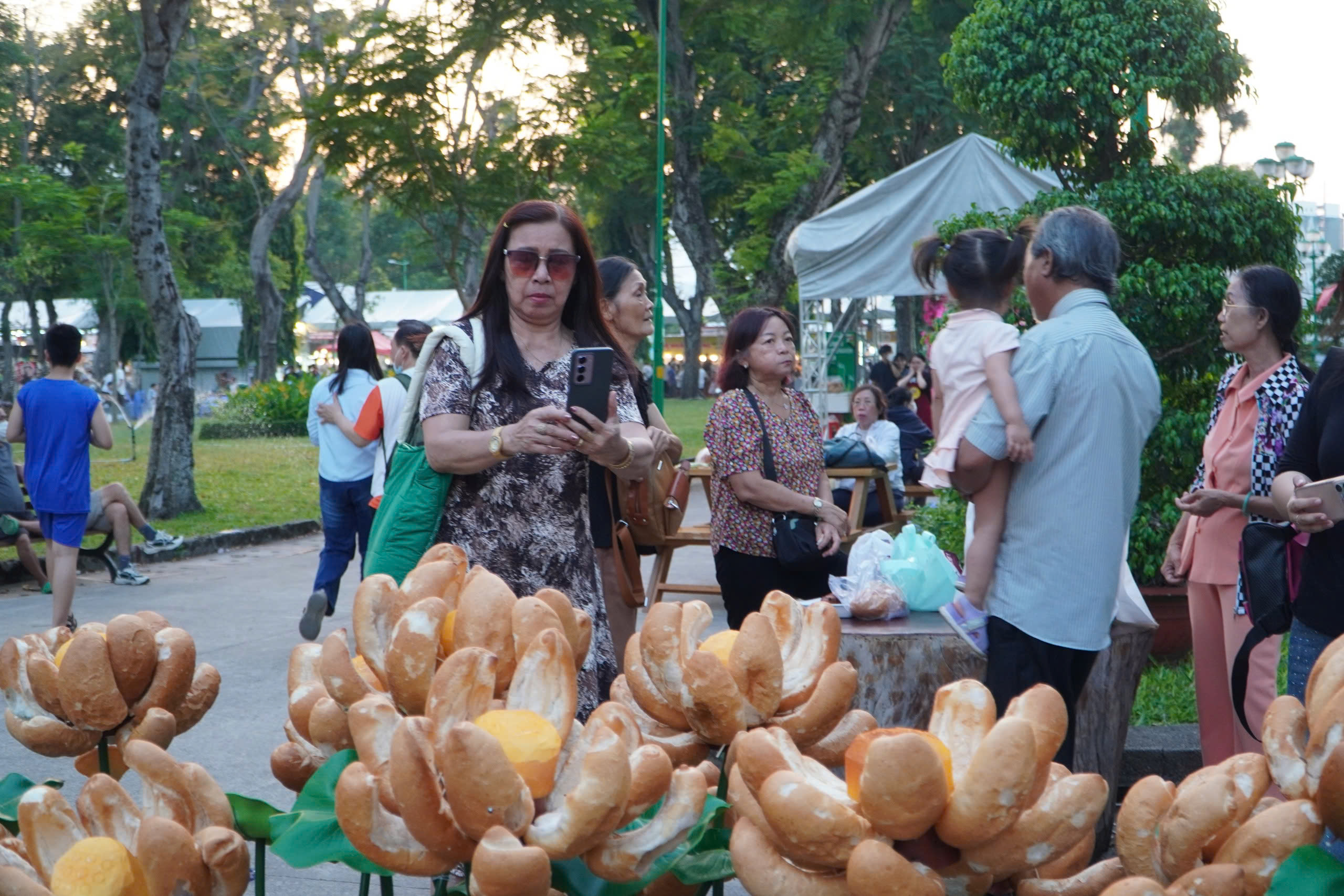 Lễ hội bánh mì TPHCM 2026 thu hút hàng ngàn người dân thưởng thức ẩm thực đặc sắ - Ảnh 6.