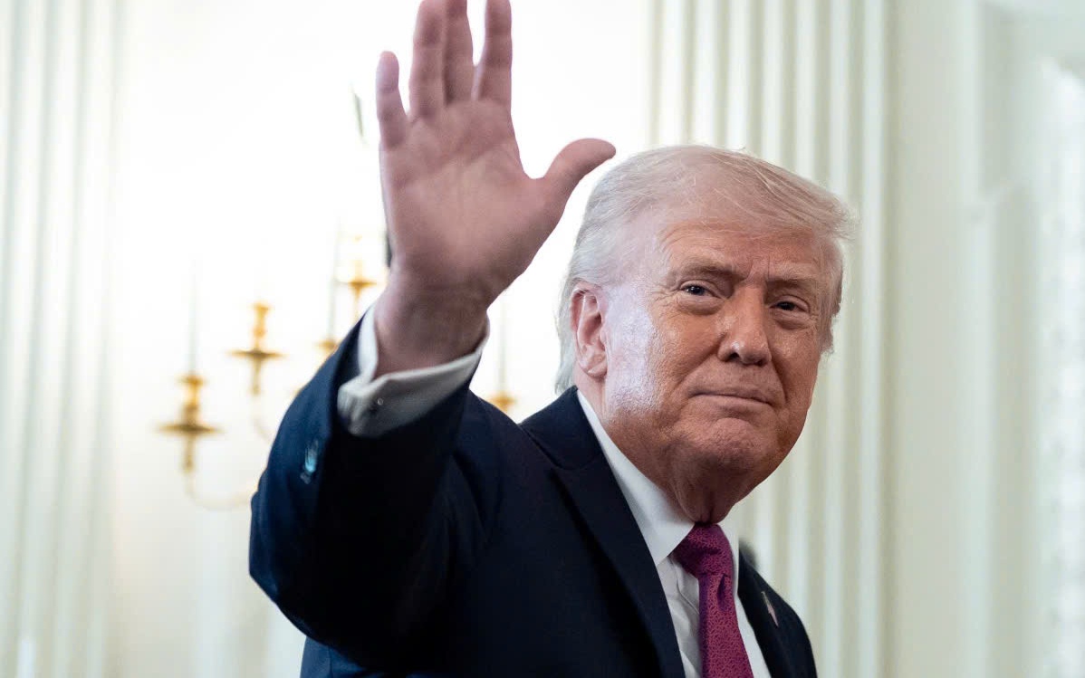 NÓNG: Ông Donald Trump vừa ra lệnh "bắn và tiêu diệt" tàu rải thủy lôi của Iran tại Hormuz