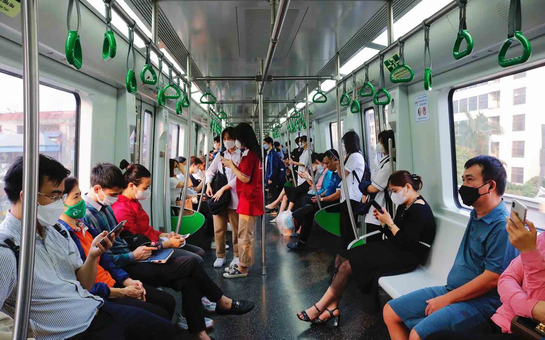Miễn phí xe buýt và đường sắt đô thị trong 7 ngày nghỉ lễ