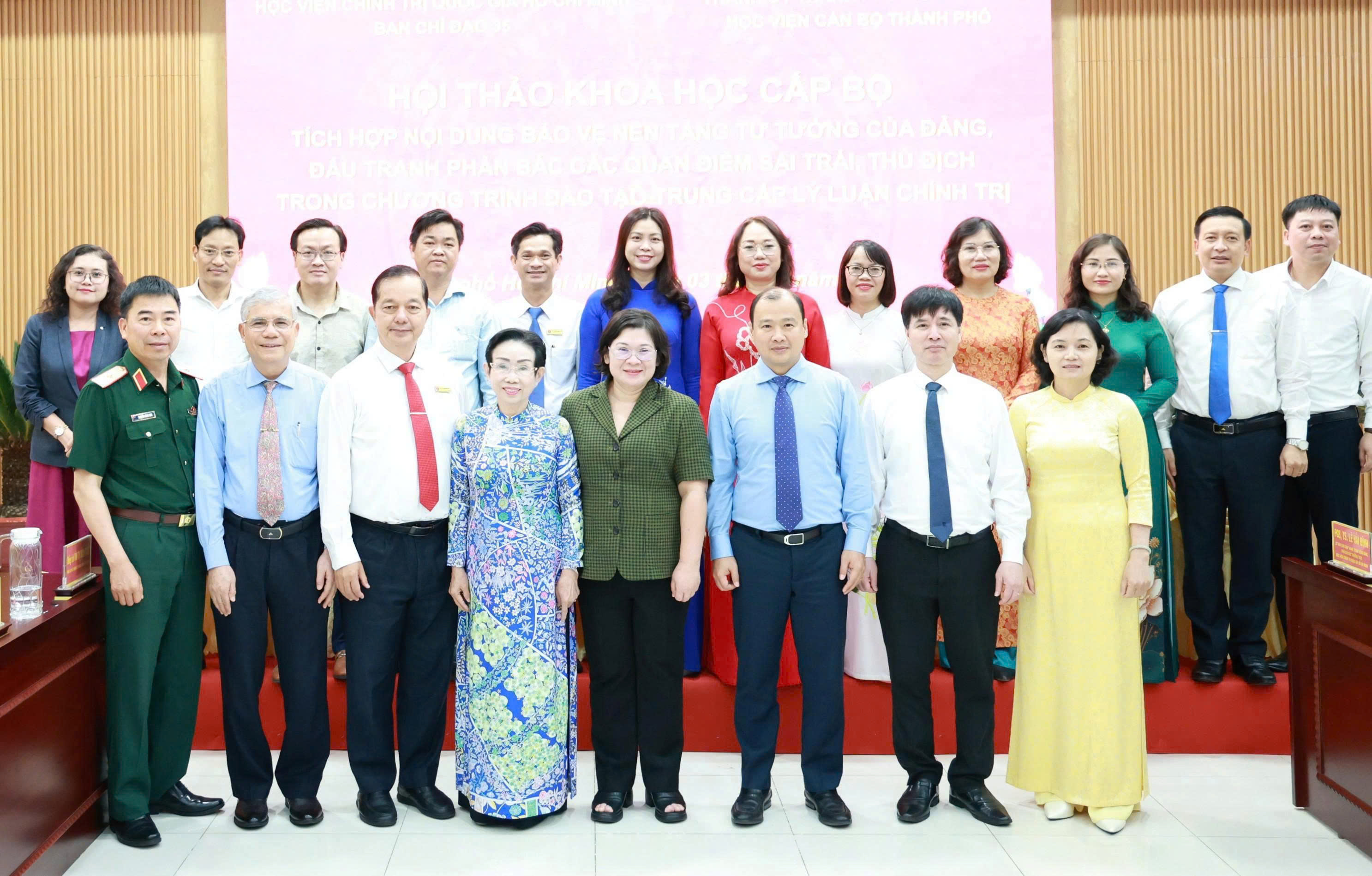 X&Acirc;Y DỰNG ĐẢNG VỮNG MẠNH TRONG KỶ NGUY&Ecirc;N SỐ (*): Tạo "l&aacute; chắn" tư tưởng trong c&aacute;n bộ, đảng vi&ecirc;n - Ảnh 1.