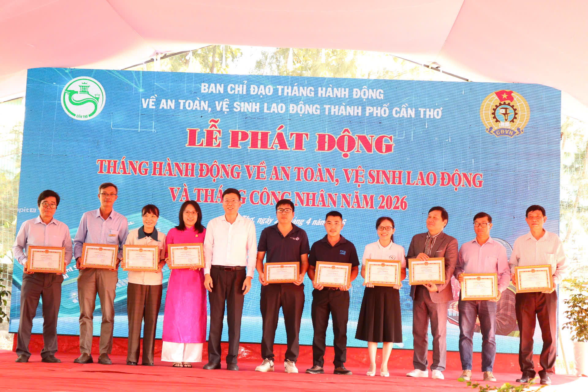 Nhiều hoạt động chăm lo trong Tháng Công nhân tại Cần Thơ - Ảnh 4.